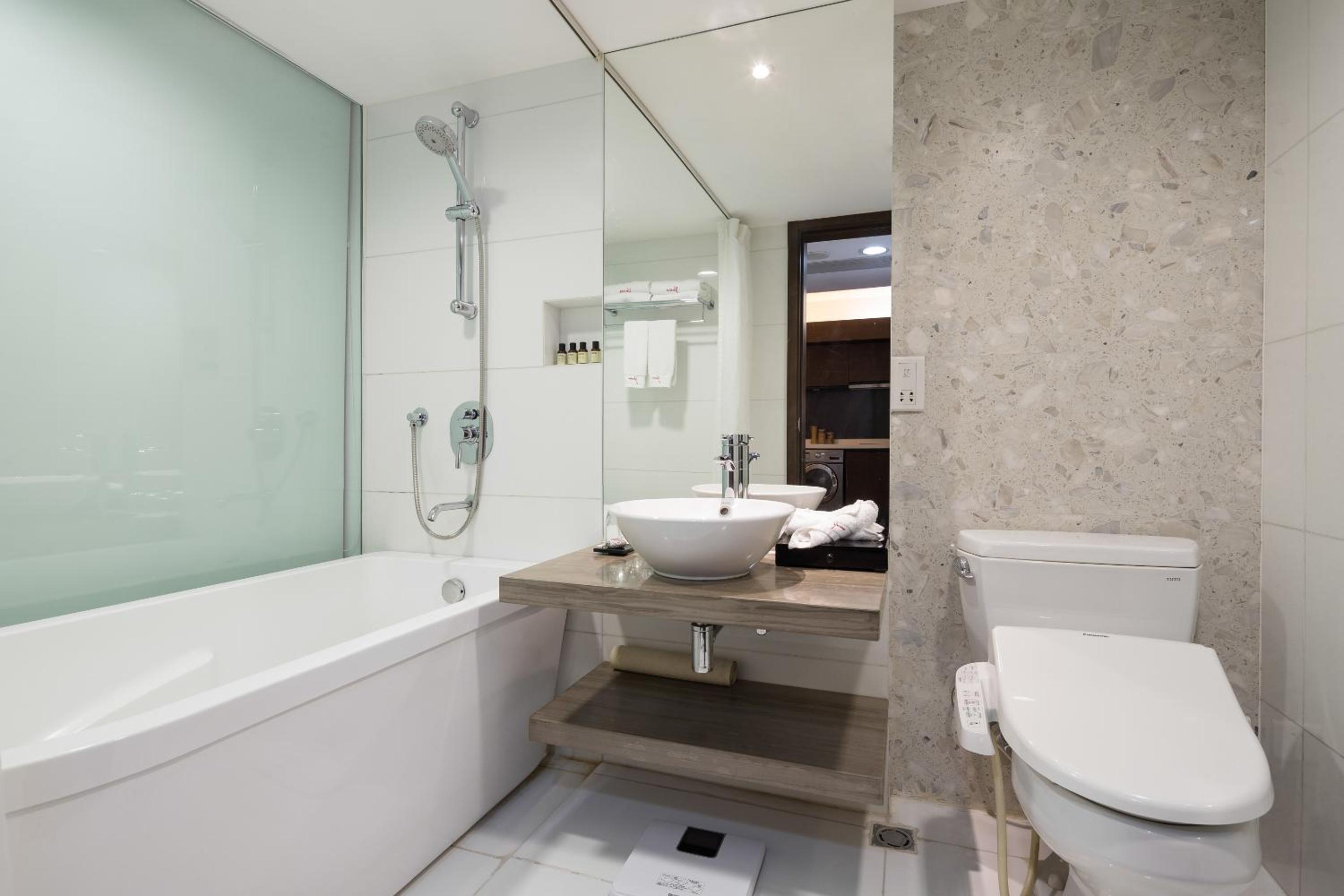 Business Suite - Photo 9