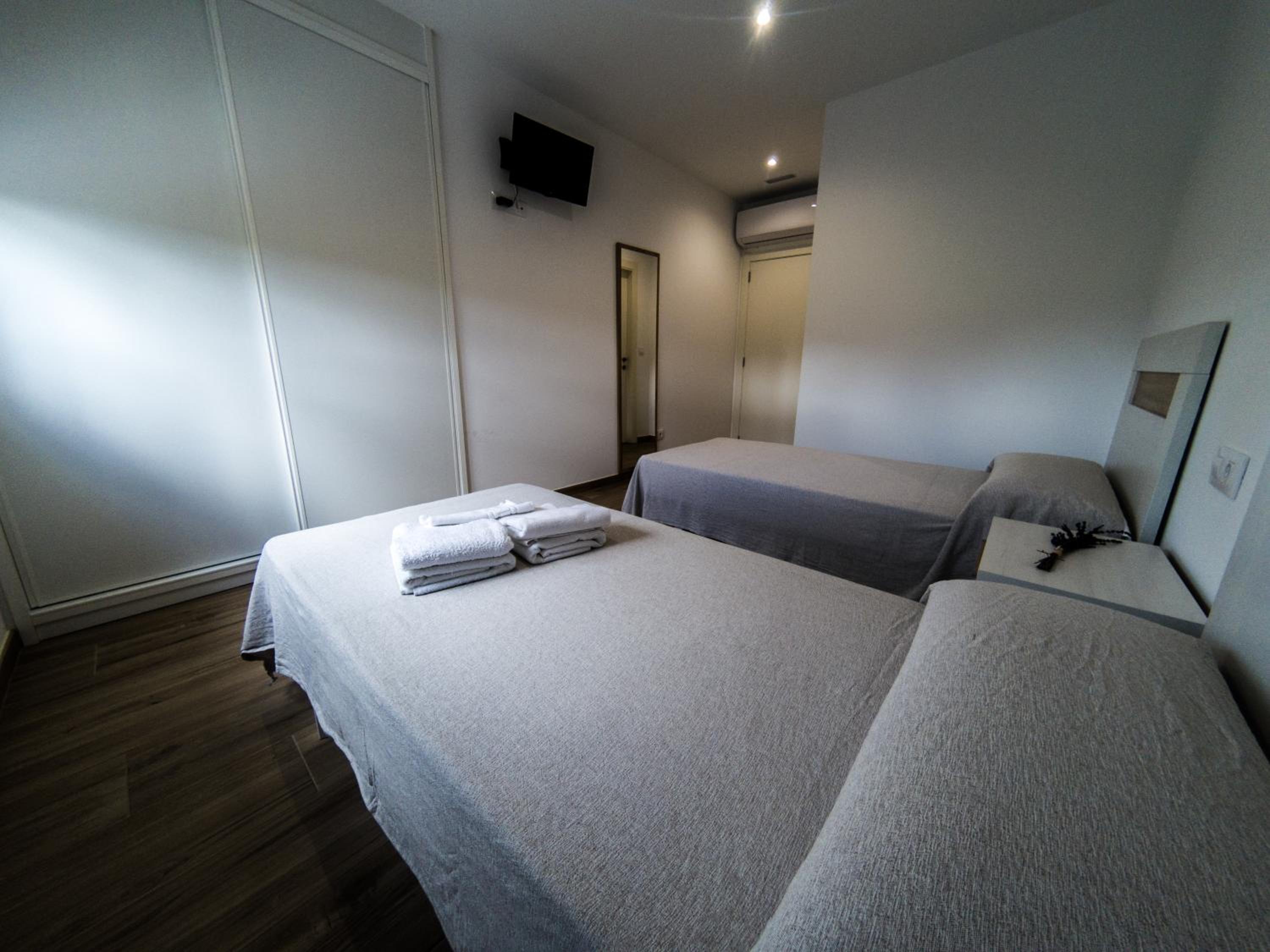 Twin Room - Photo 2