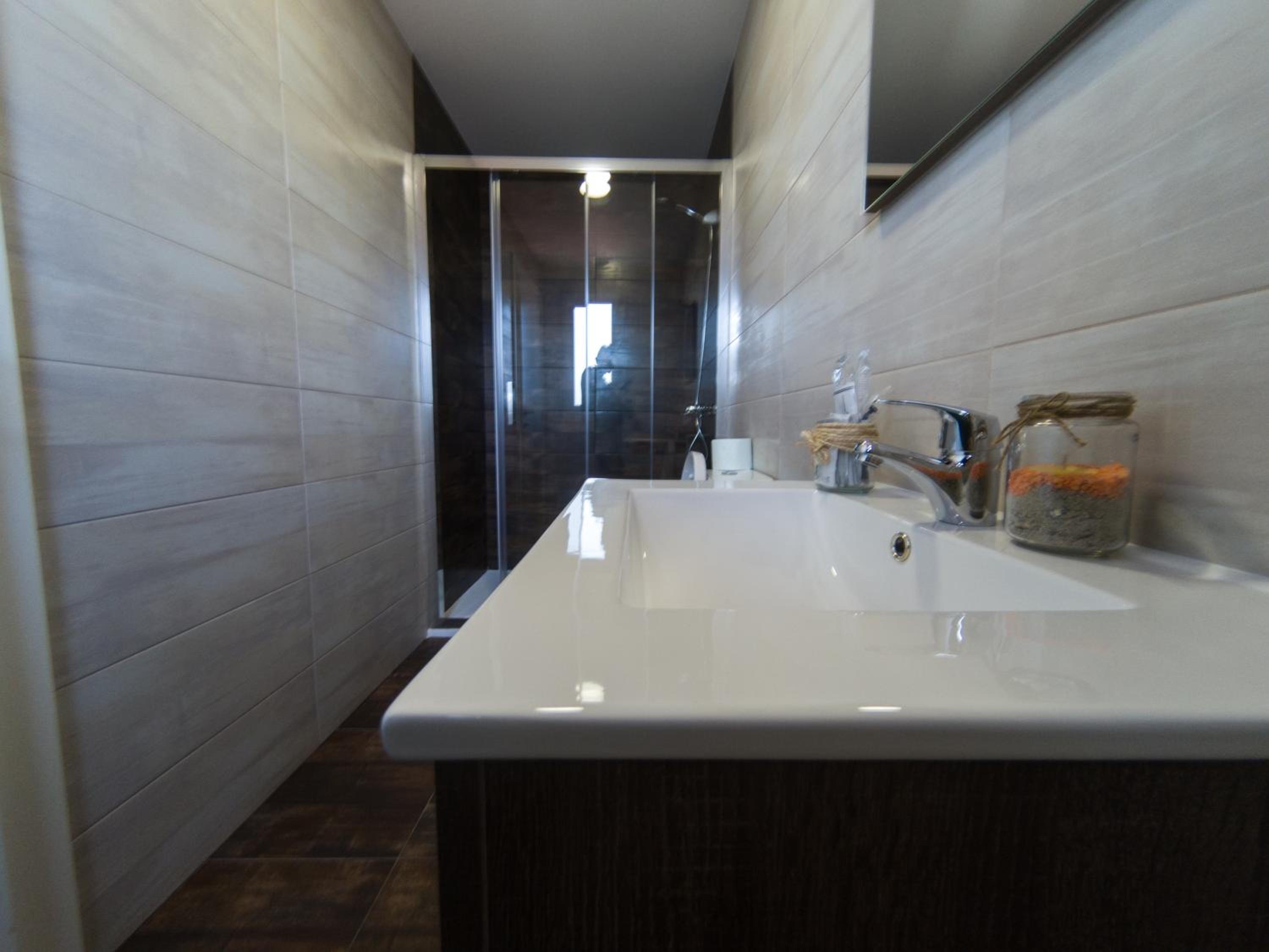 Deluxe Queen Room - Photo 2