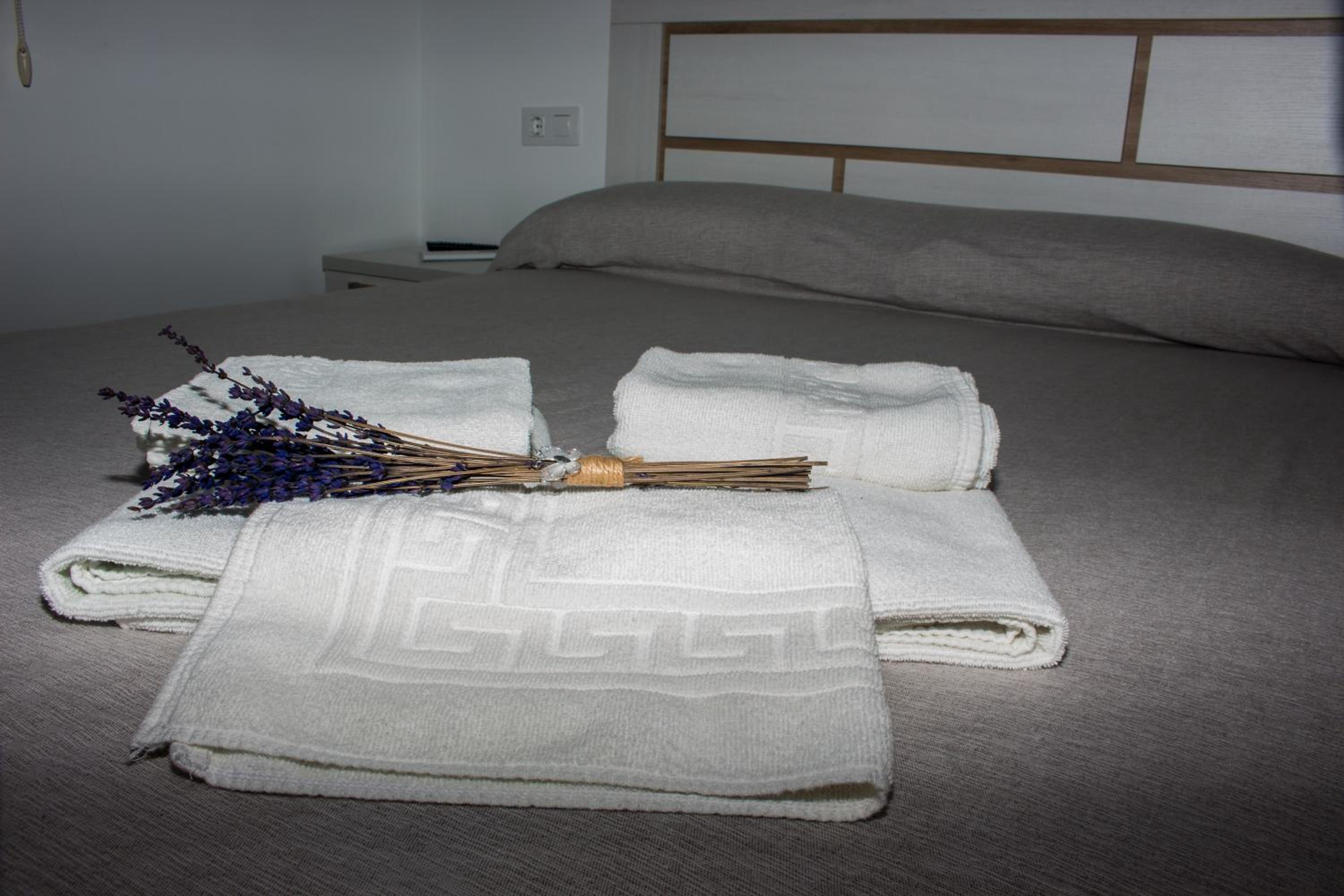 Deluxe Queen Room - Photo 3