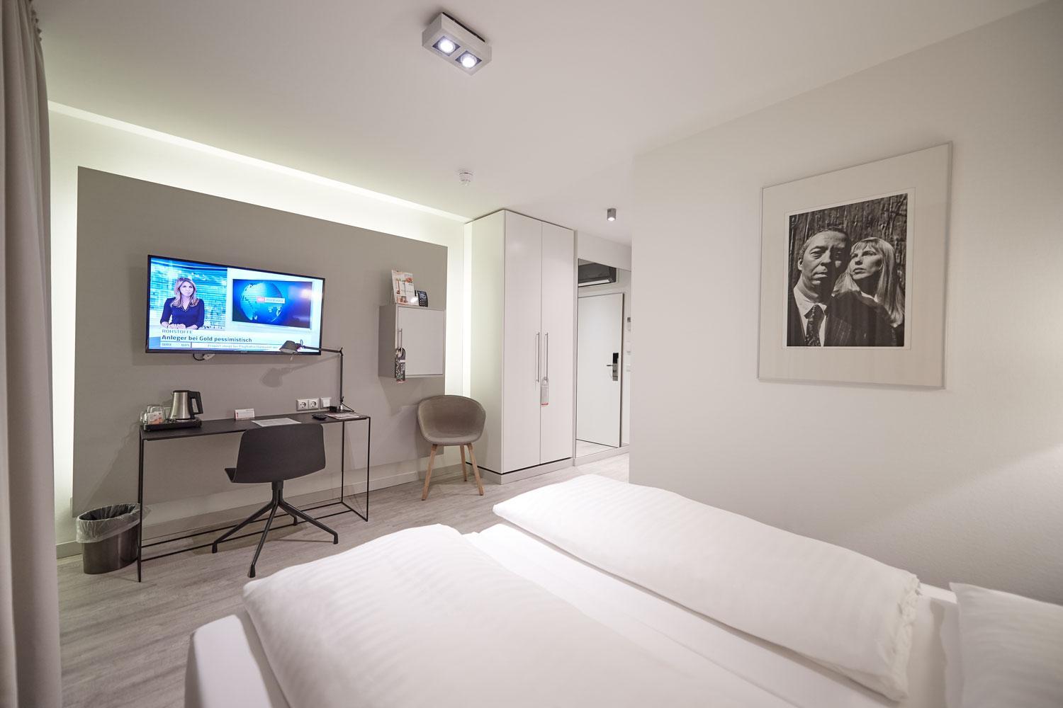 Standard Double Room - Photo 7