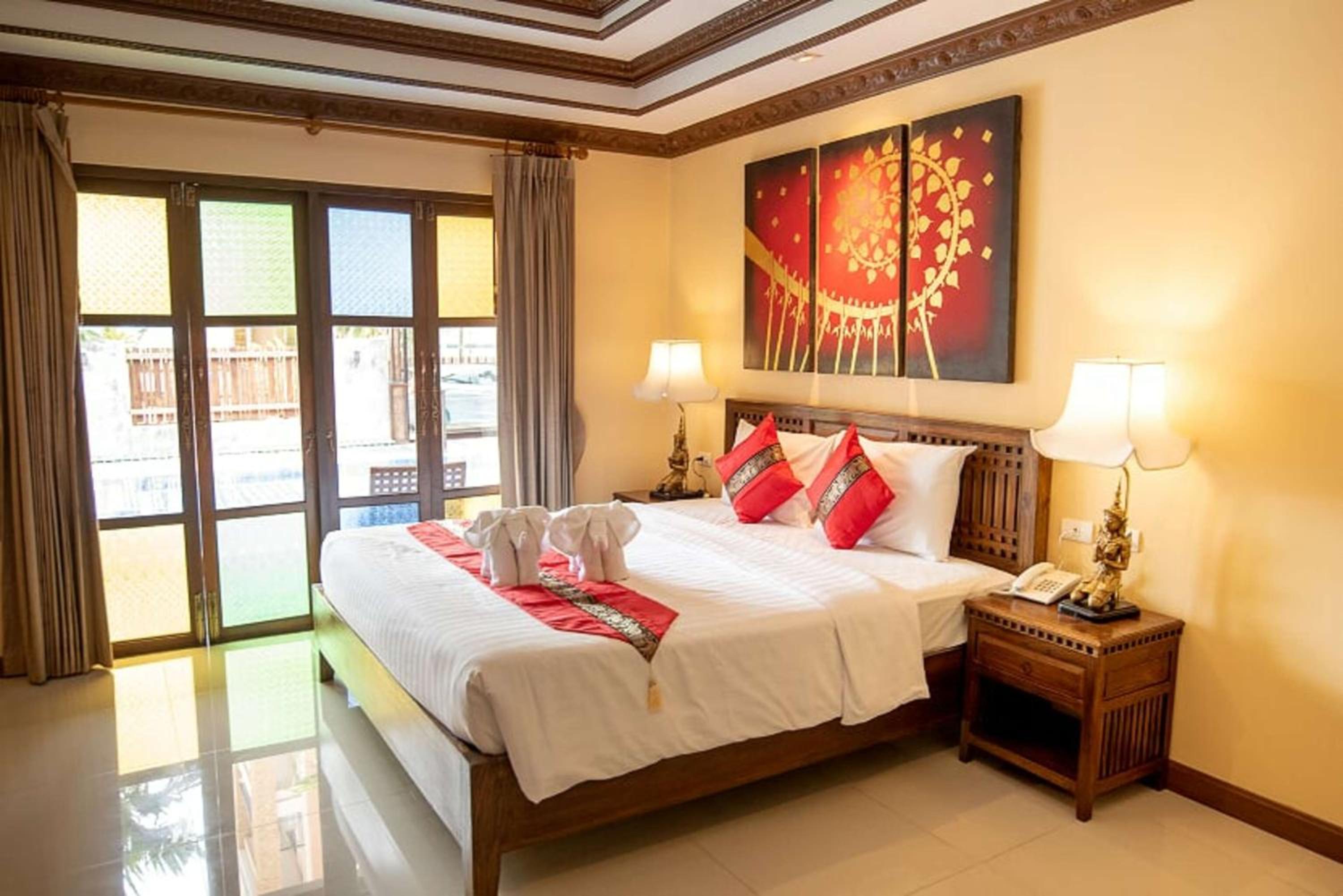 Deluxe King Room - Photo 4
