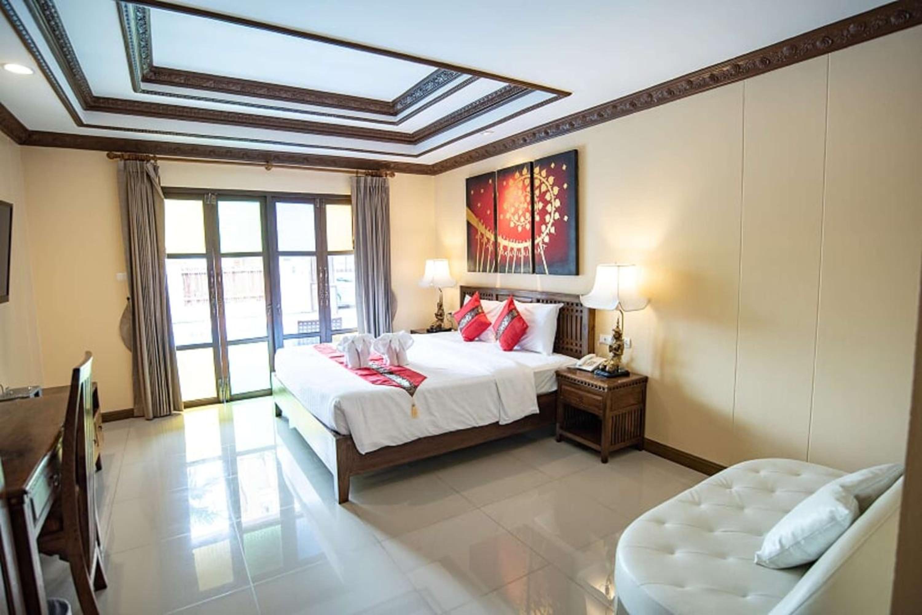 Deluxe King Room - Photo 3