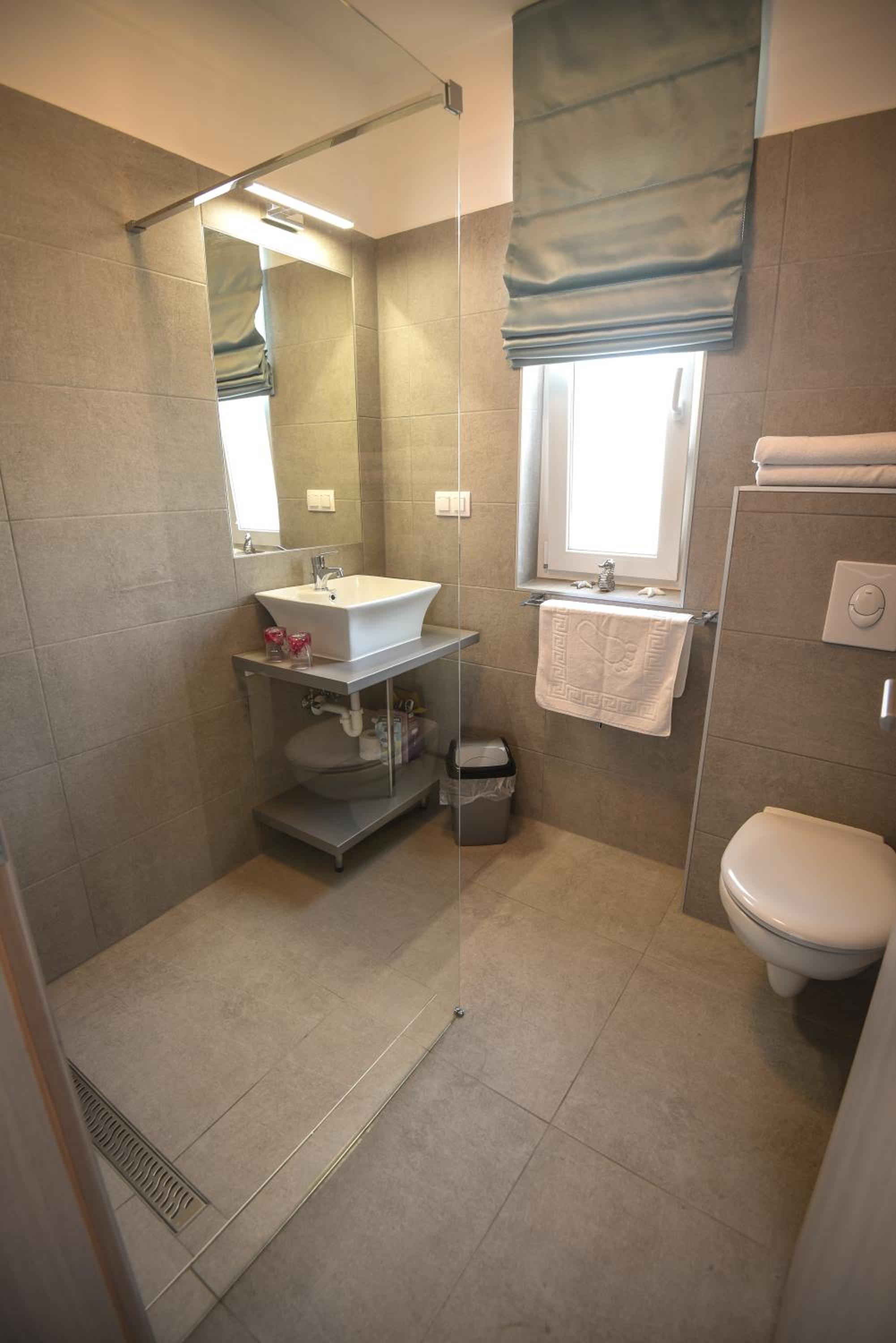 One-Bedroom Apartment - Photo 6