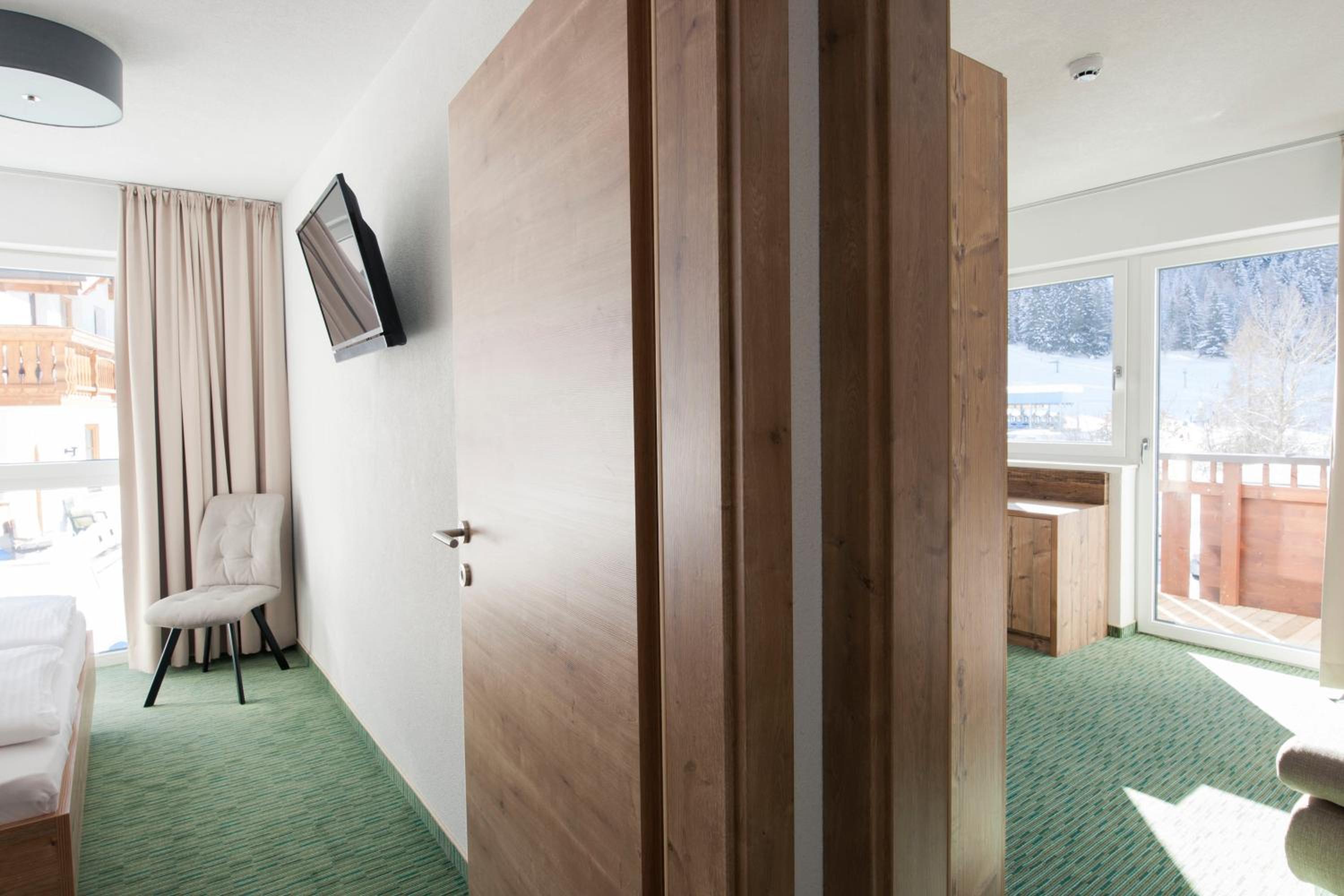 Superior Two-Bedroom Suite - Photo 5