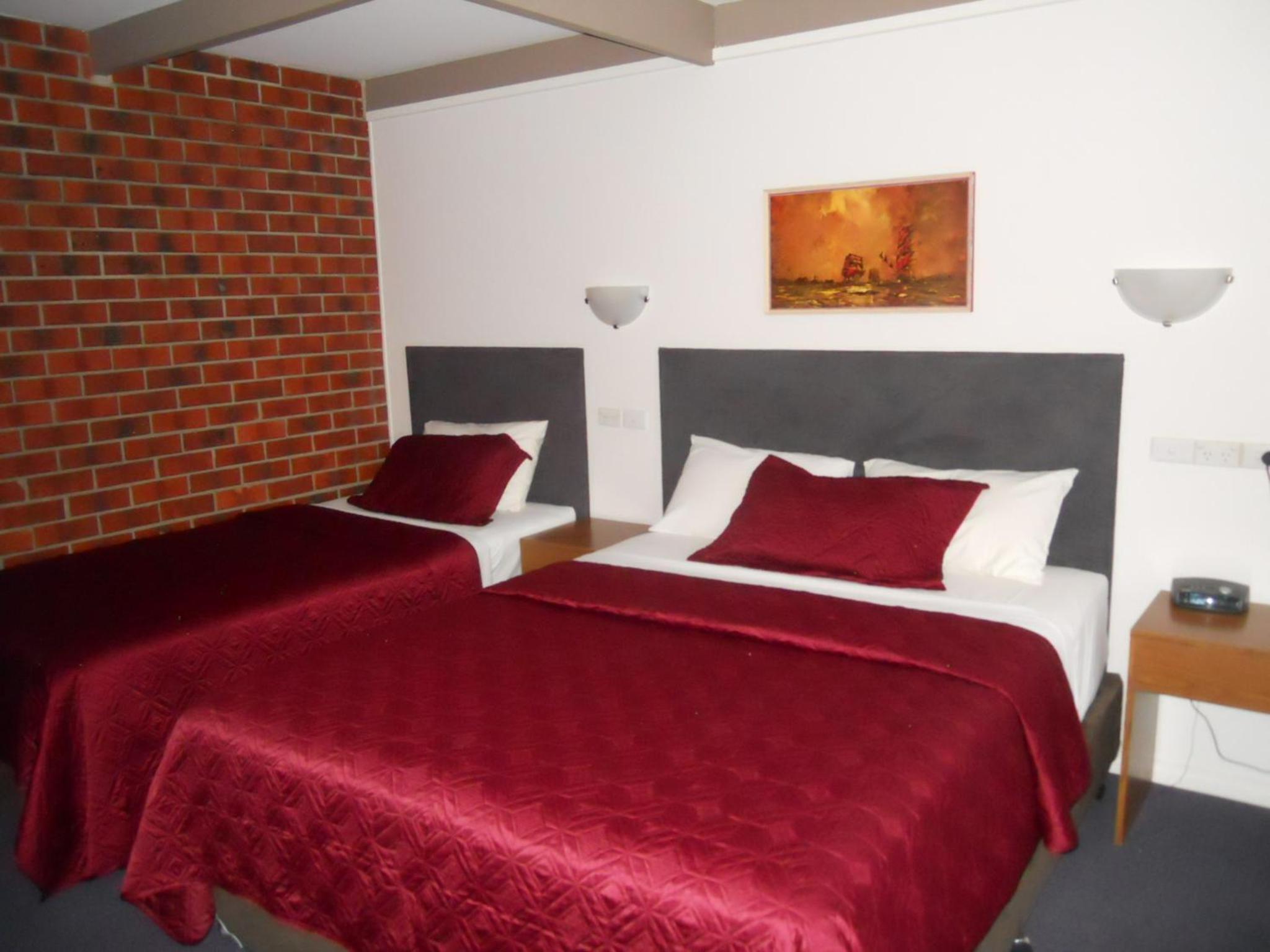 Twin Room - Photo 3