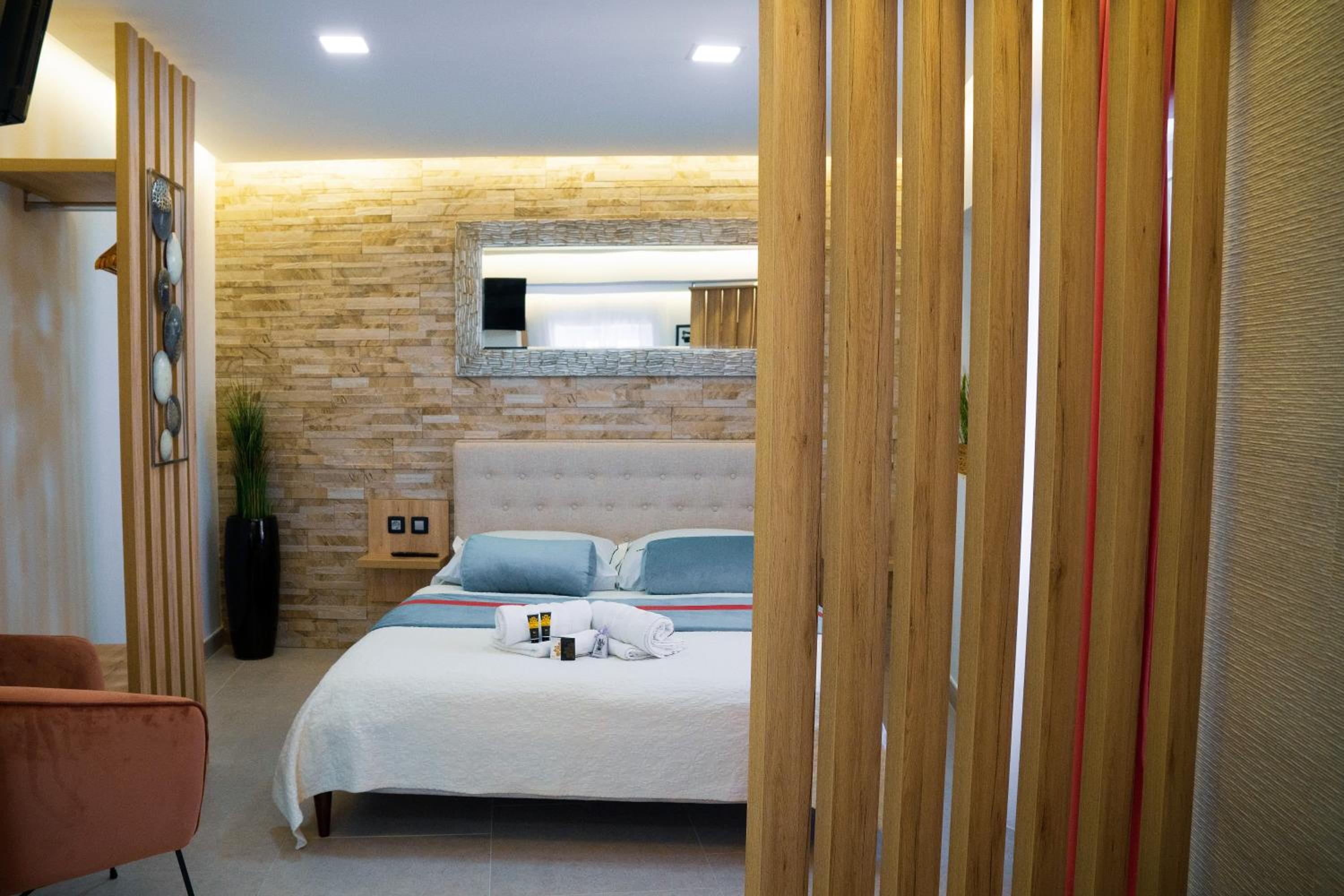 One-Bedroom Apartment - Photo 1