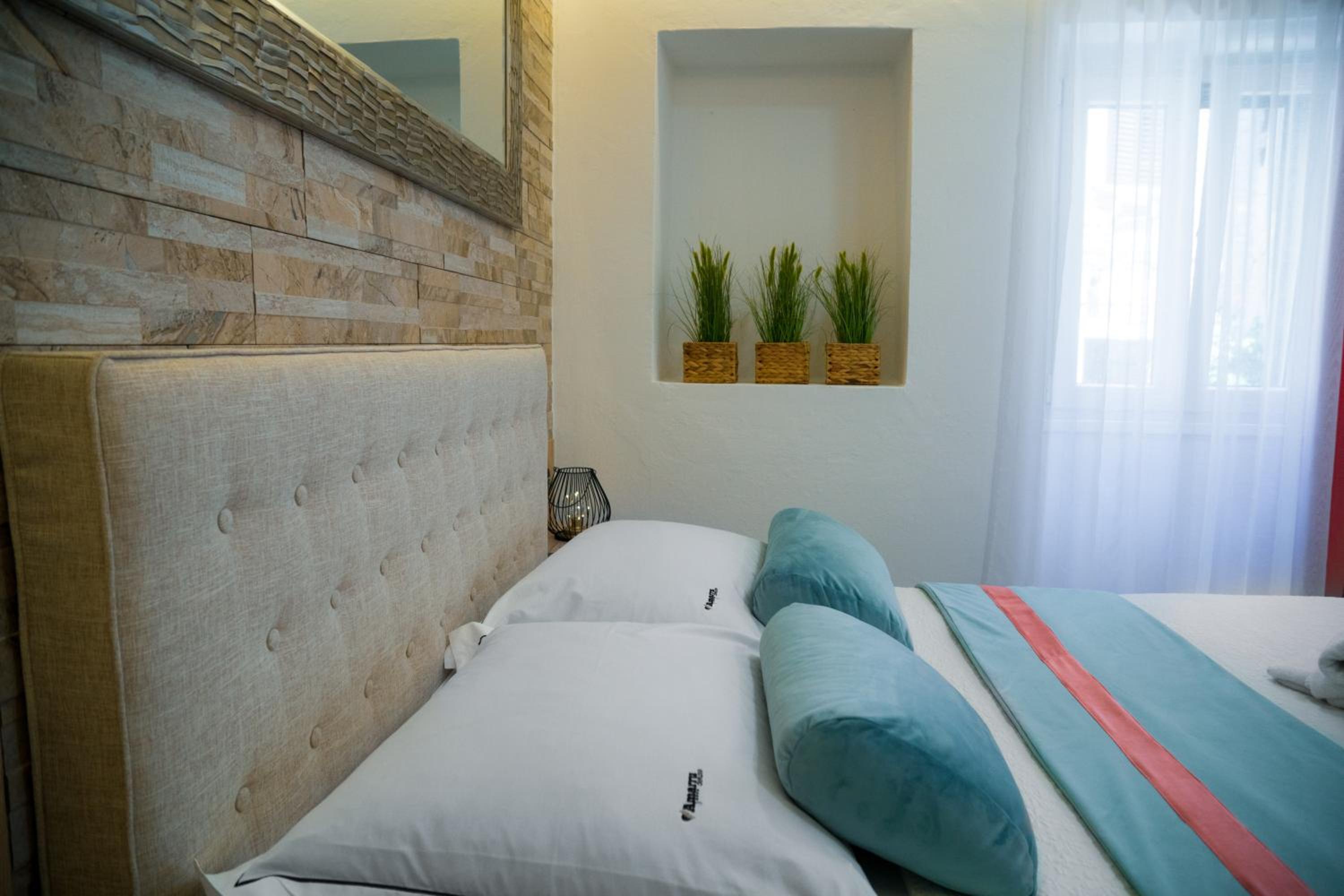 One-Bedroom Apartment - Photo 8