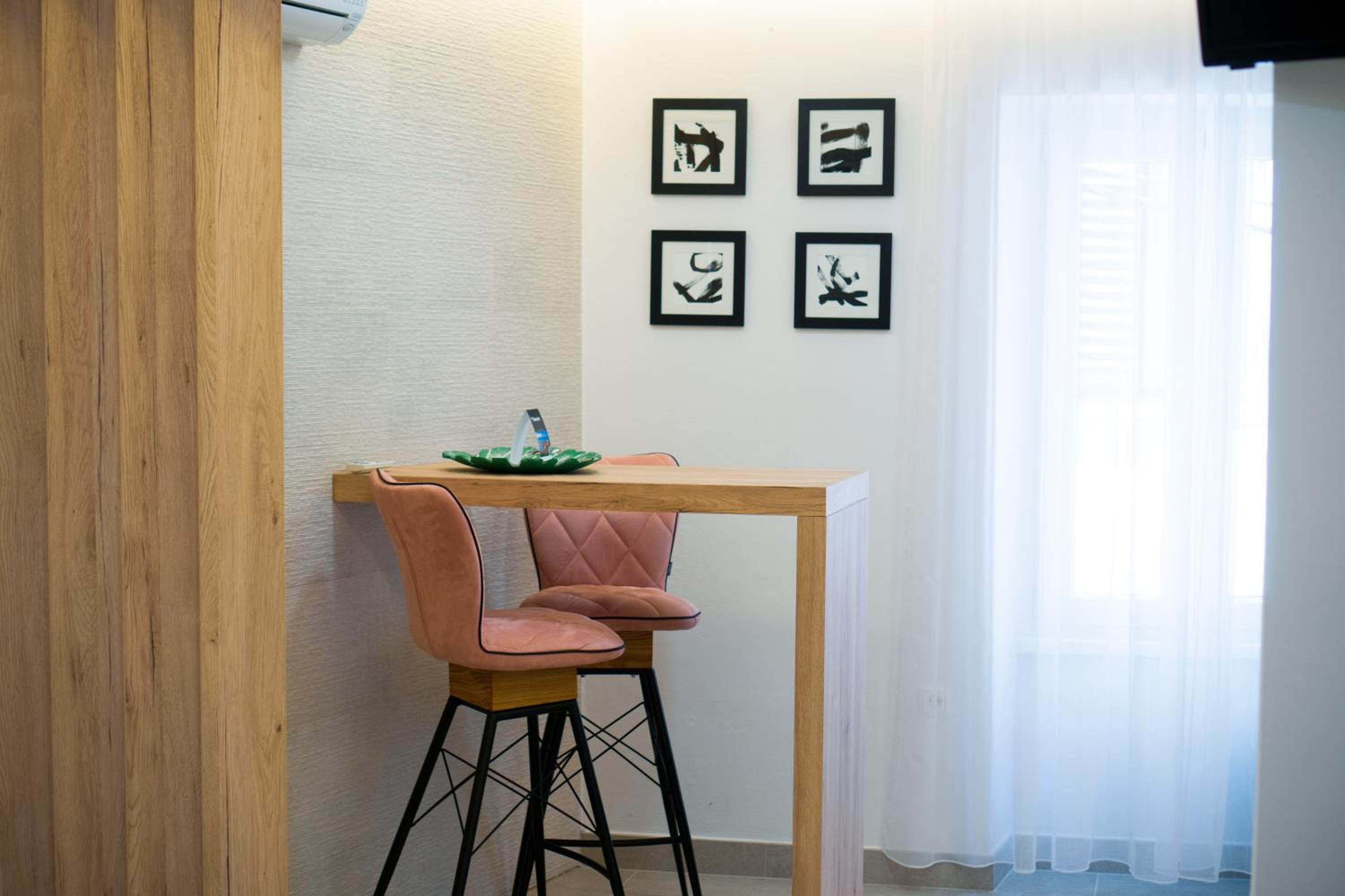 One-Bedroom Apartment - Photo 6