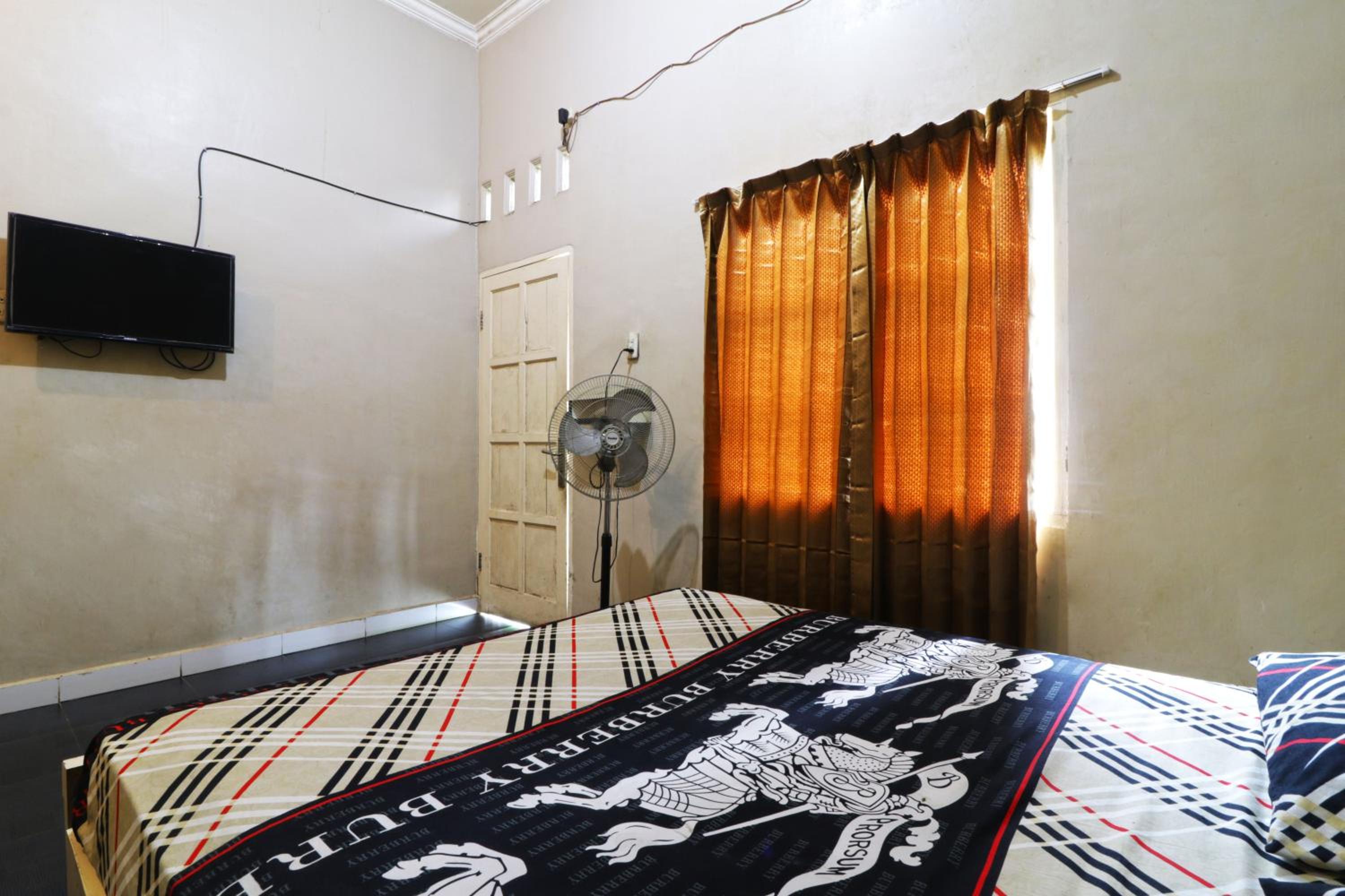 Standard Double Room with Fan - Photo 1