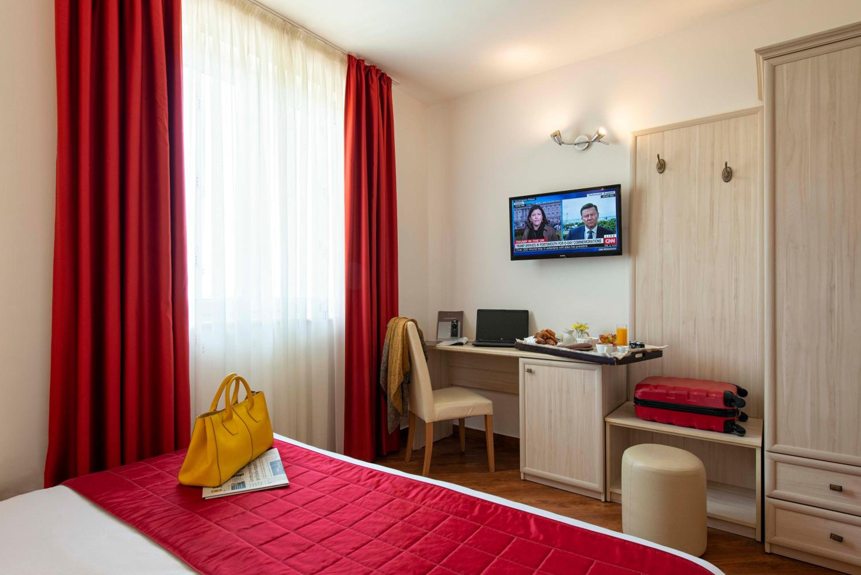 Double or Twin Room photo 3
