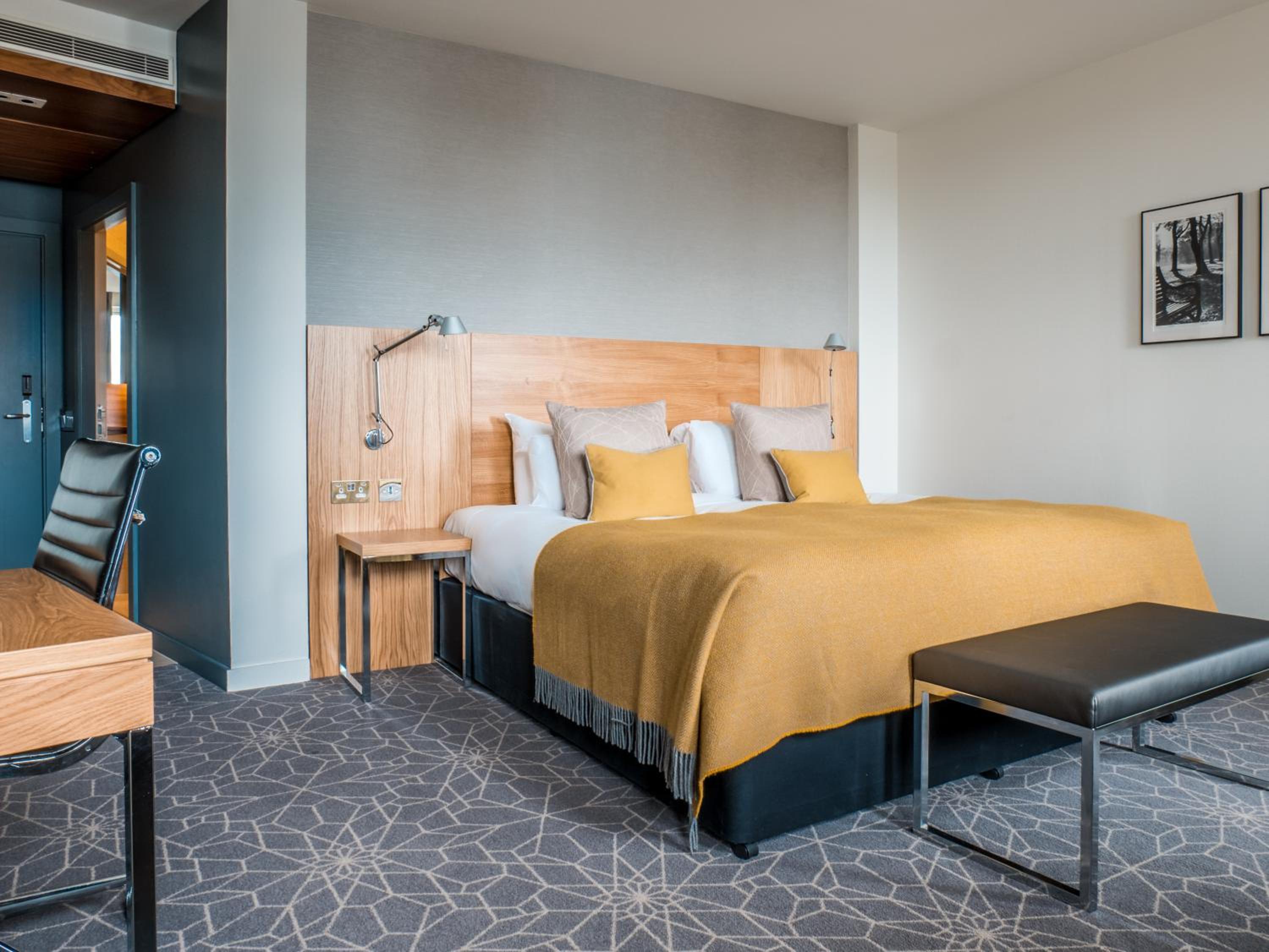 Superior Twin Room thumbnail 5
