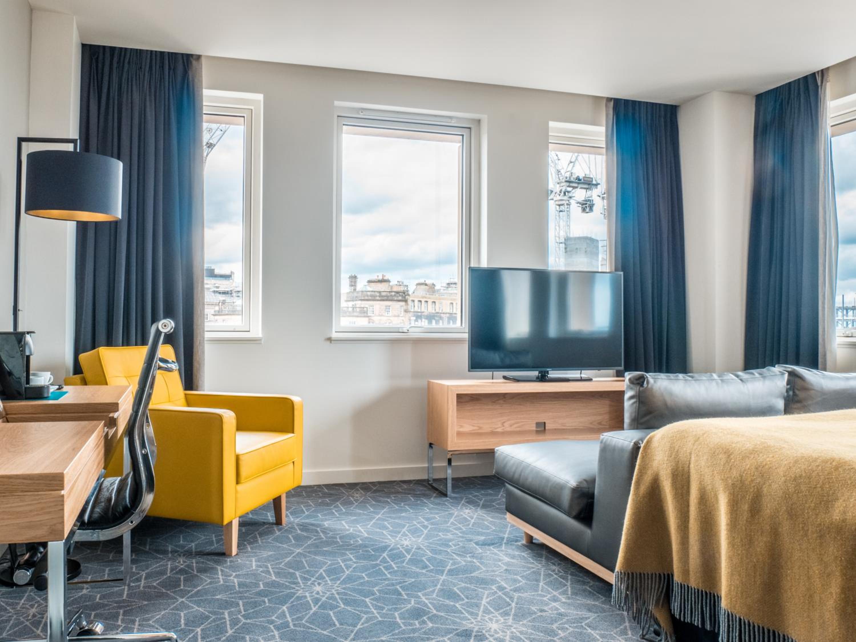 Superior Twin Room thumbnail 6