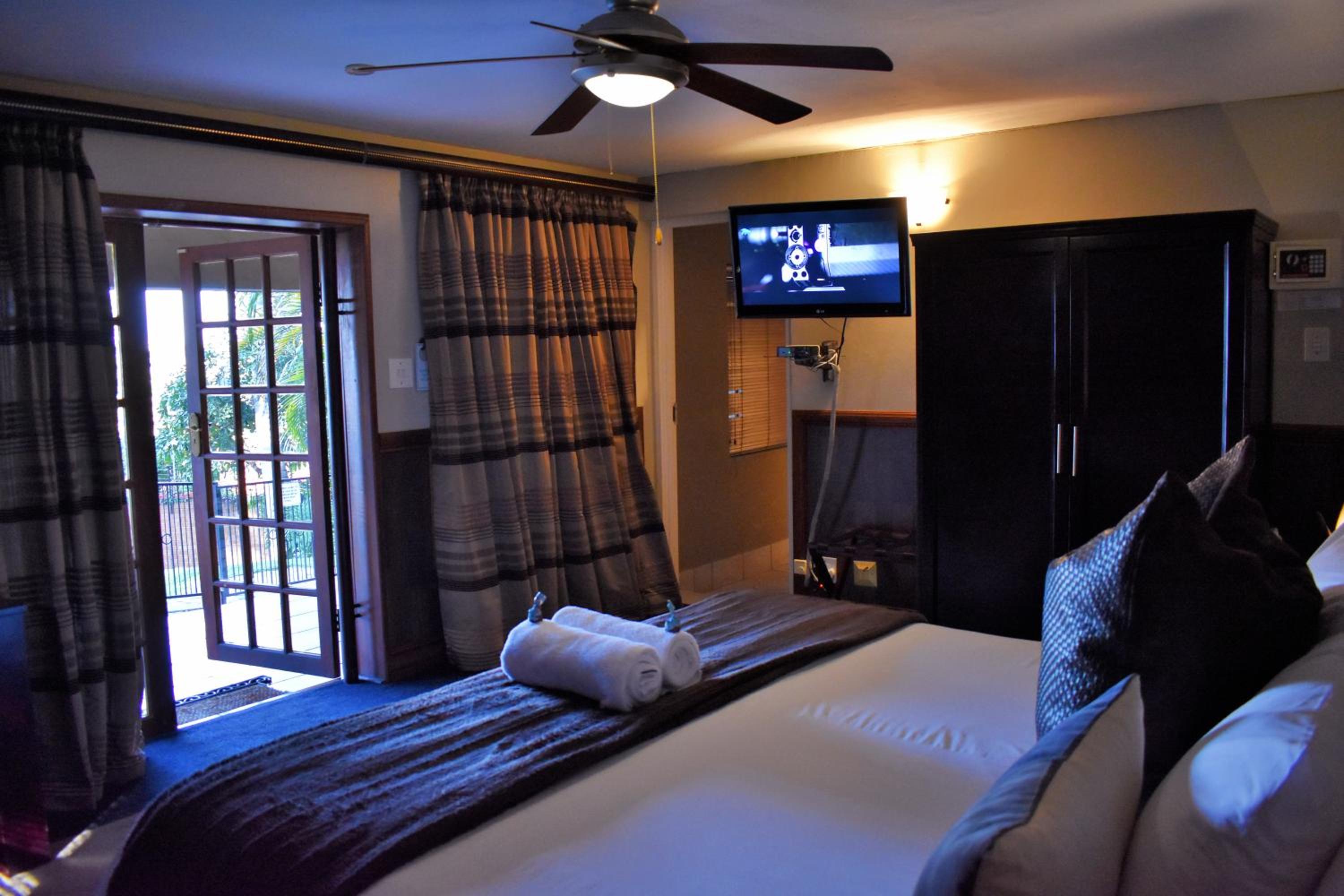 Double Room with Balcony - Photo 6