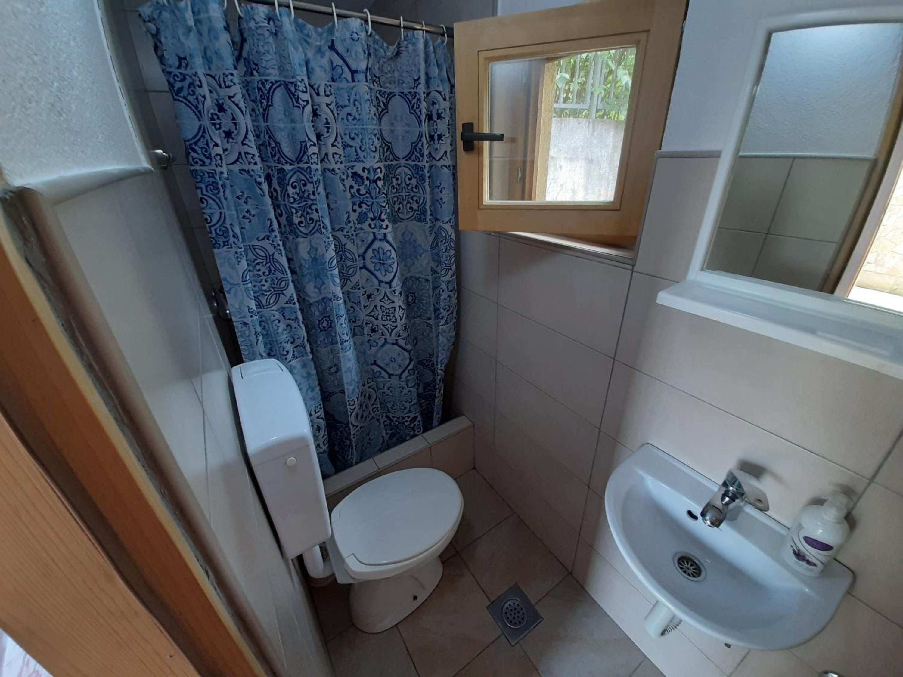 Deluxe Double Room with Shower photo 3