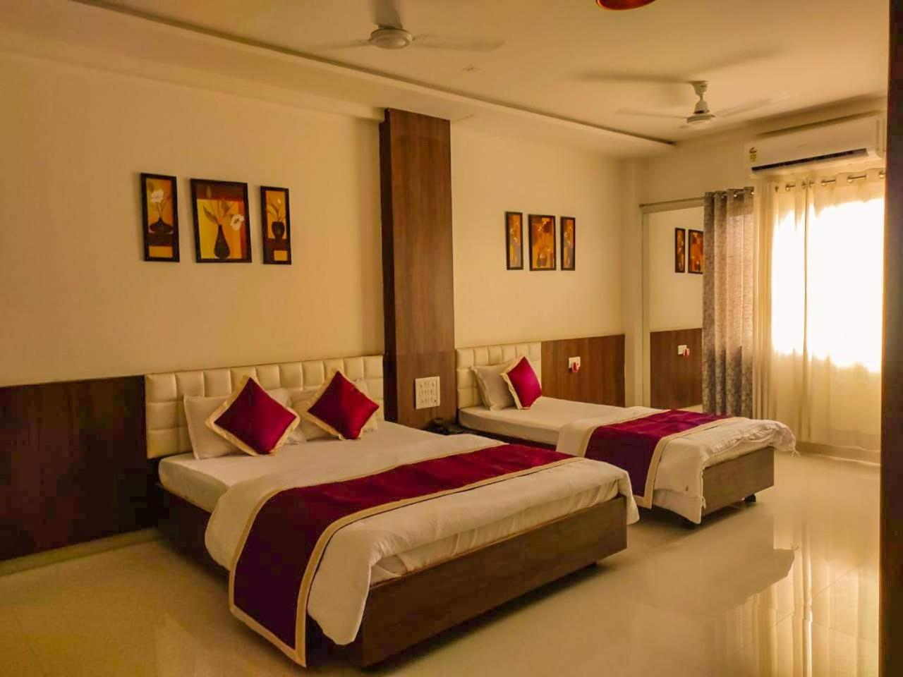 Super Deluxe Triple Room - Non AC photo 2