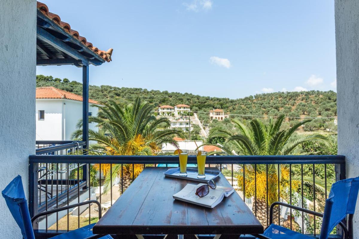 Apartment with Pool View  photo 3