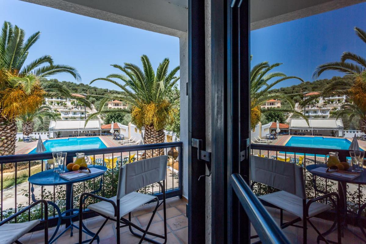 Studio with Pool View photo 2