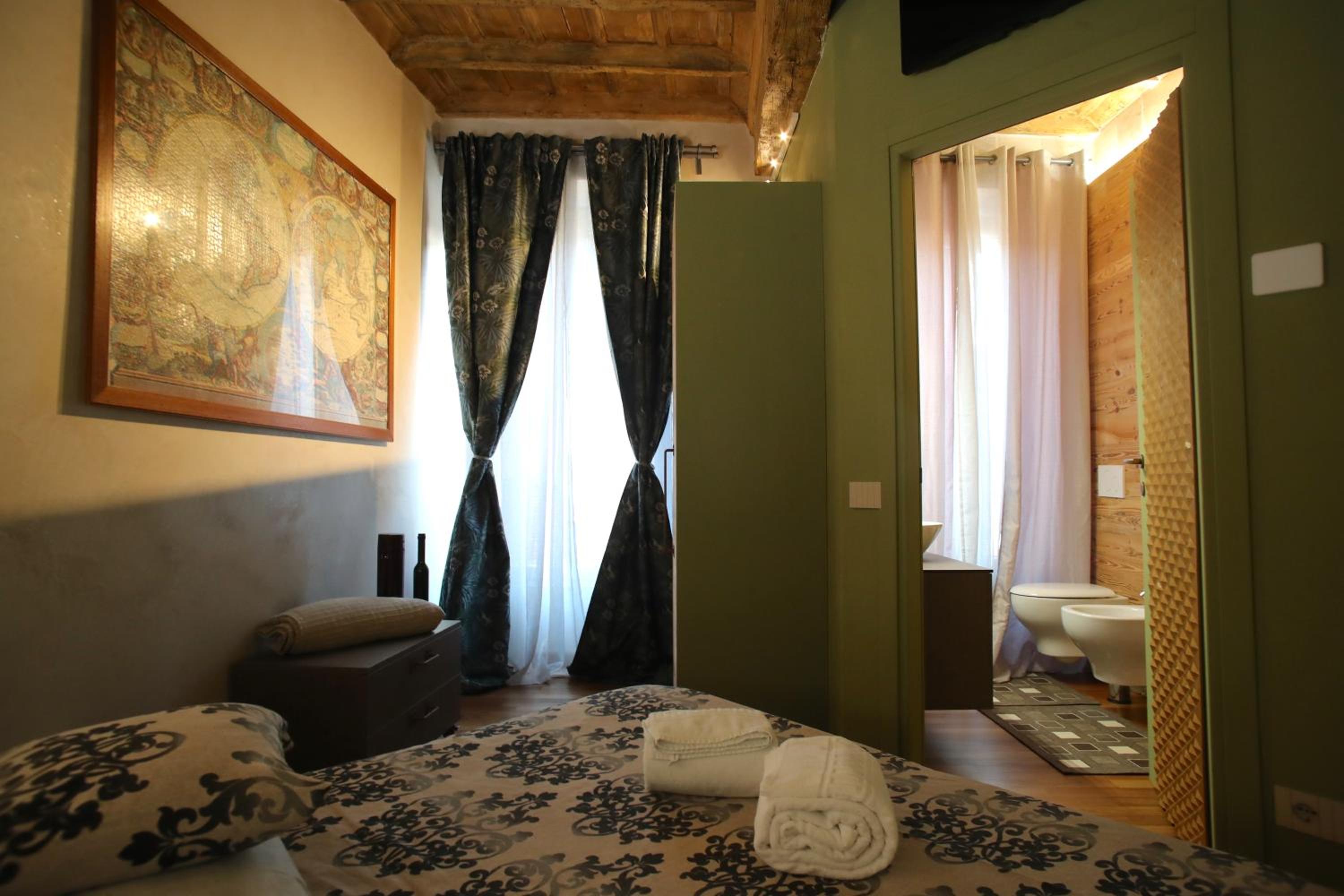 Deluxe Double Room with Shower - Photo 2