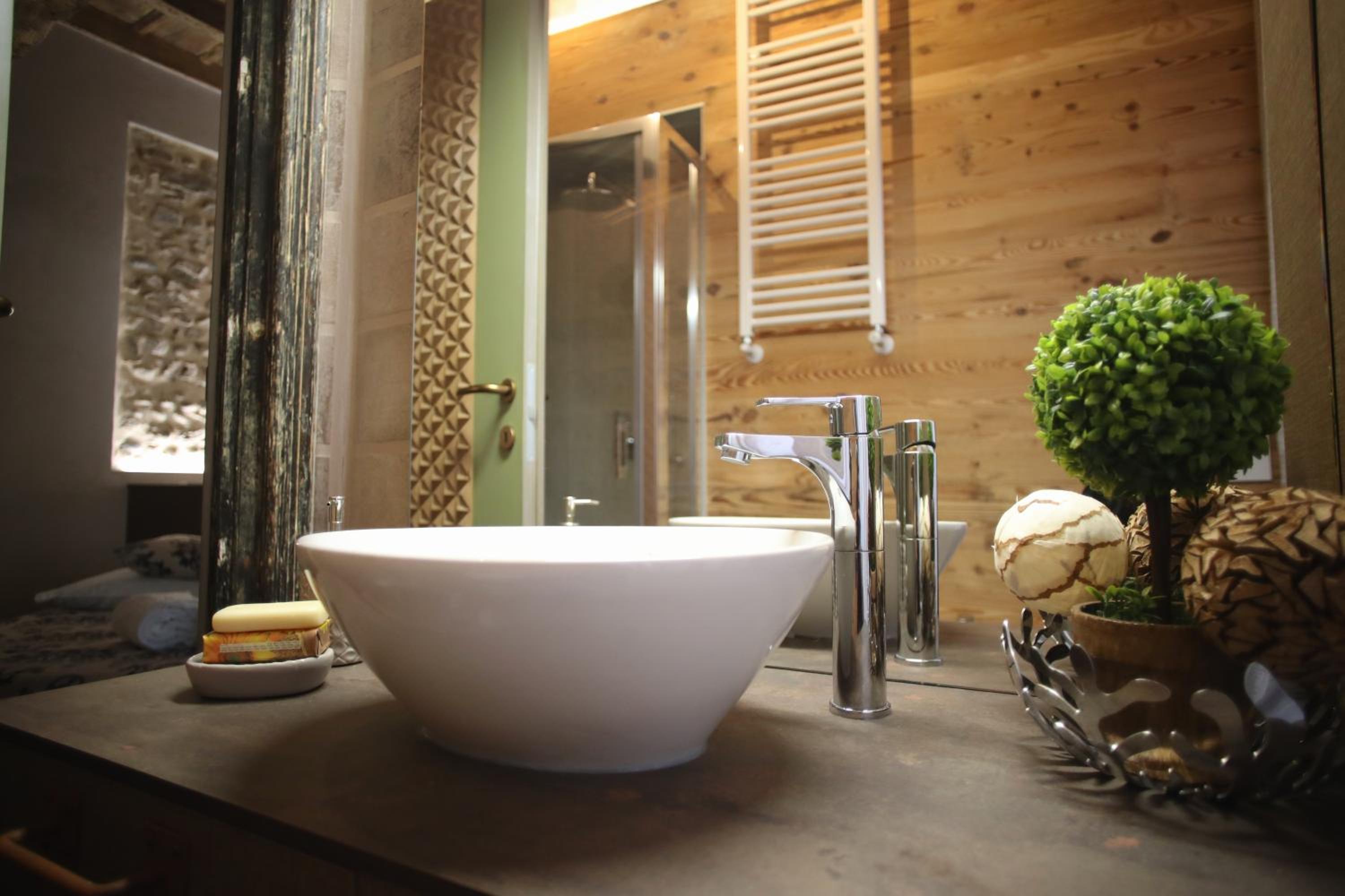 Deluxe Double Room with Shower - Photo 15