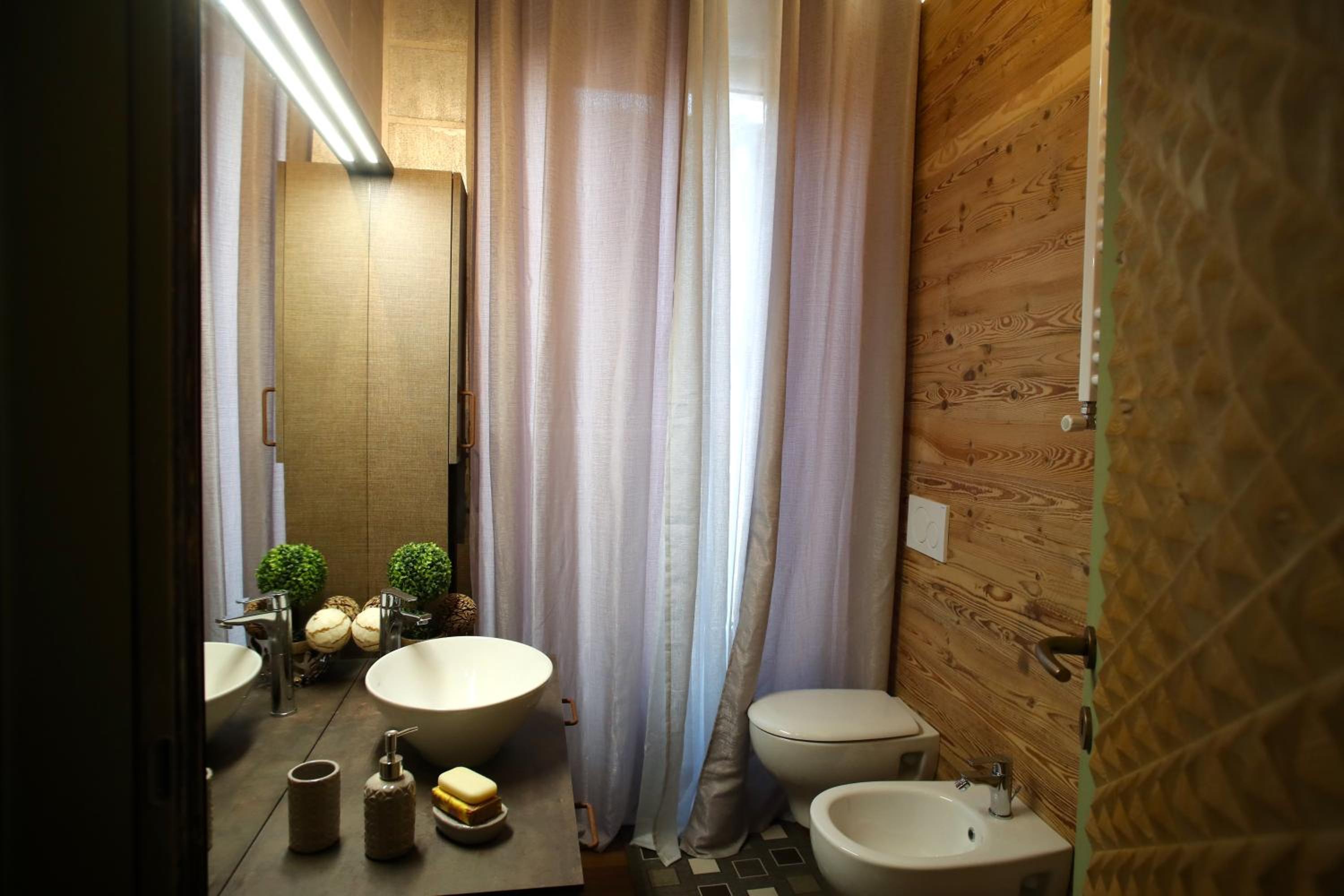 Deluxe Double Room with Shower - Photo 13