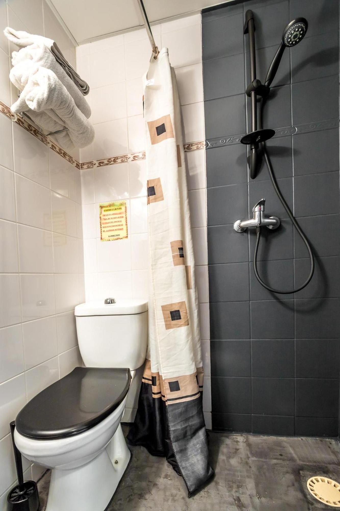 Single Room with Private Bathroom photo 3