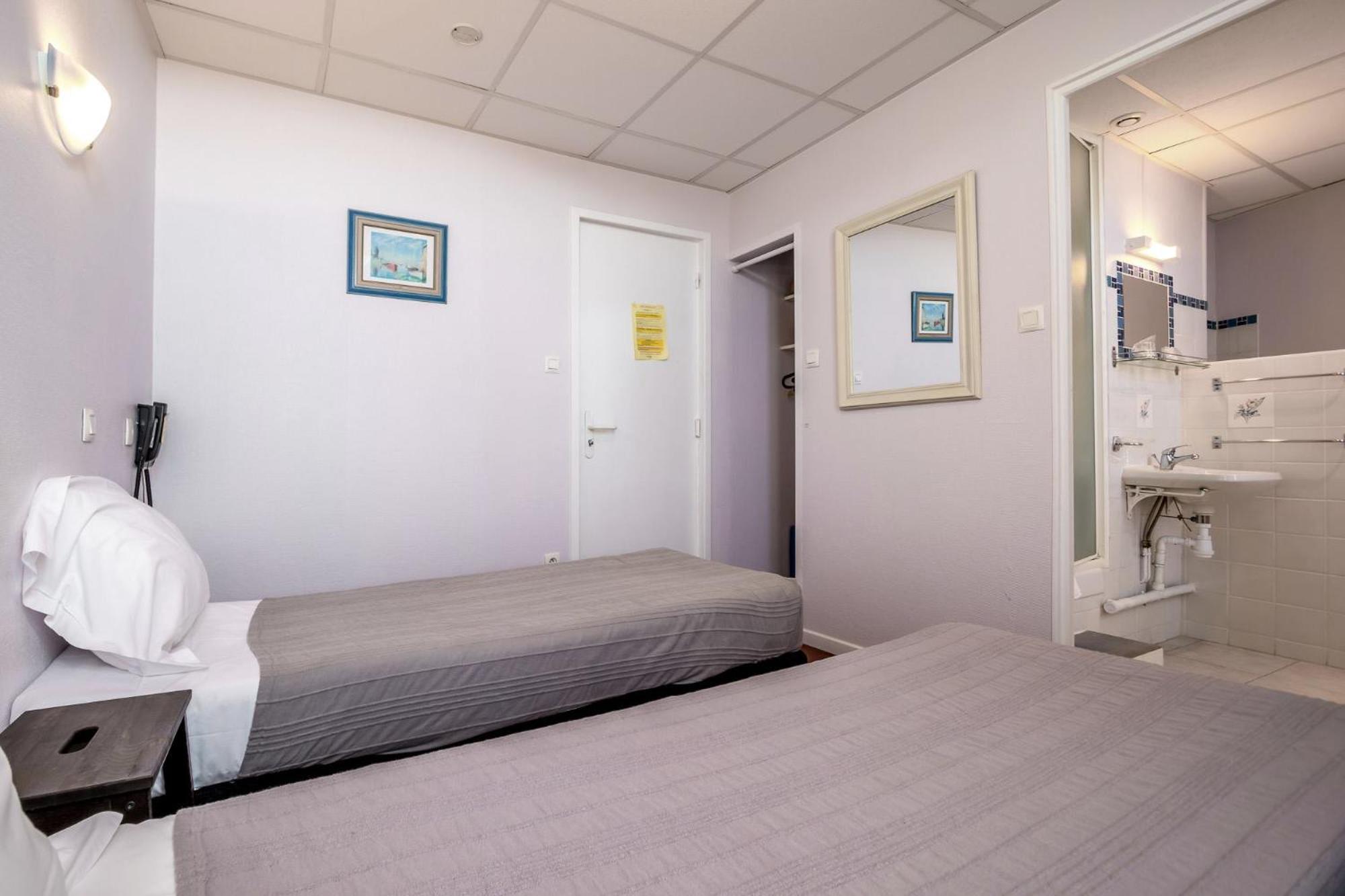 Superior Twin Room with Garden View photo 3