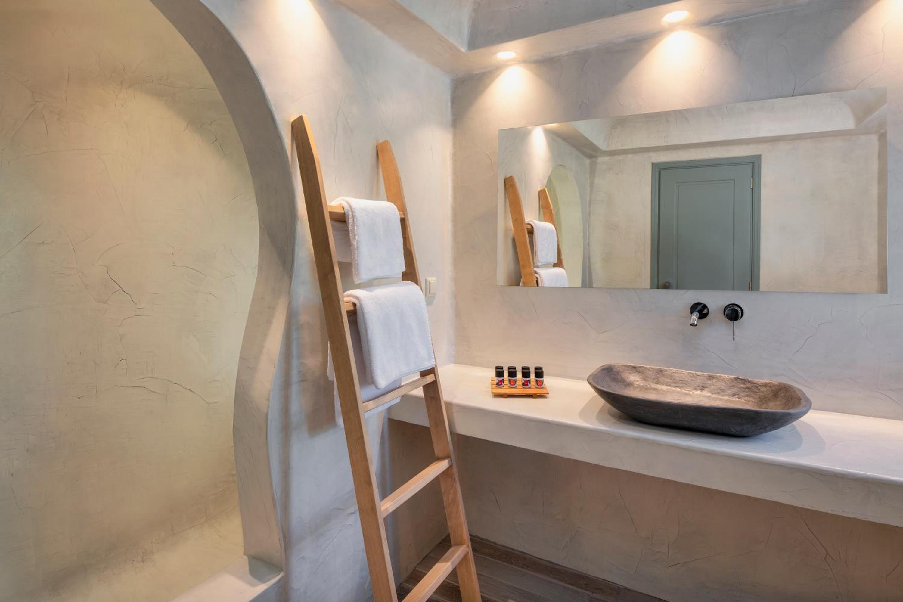 Executive Suite with Private Pool - Photo 4