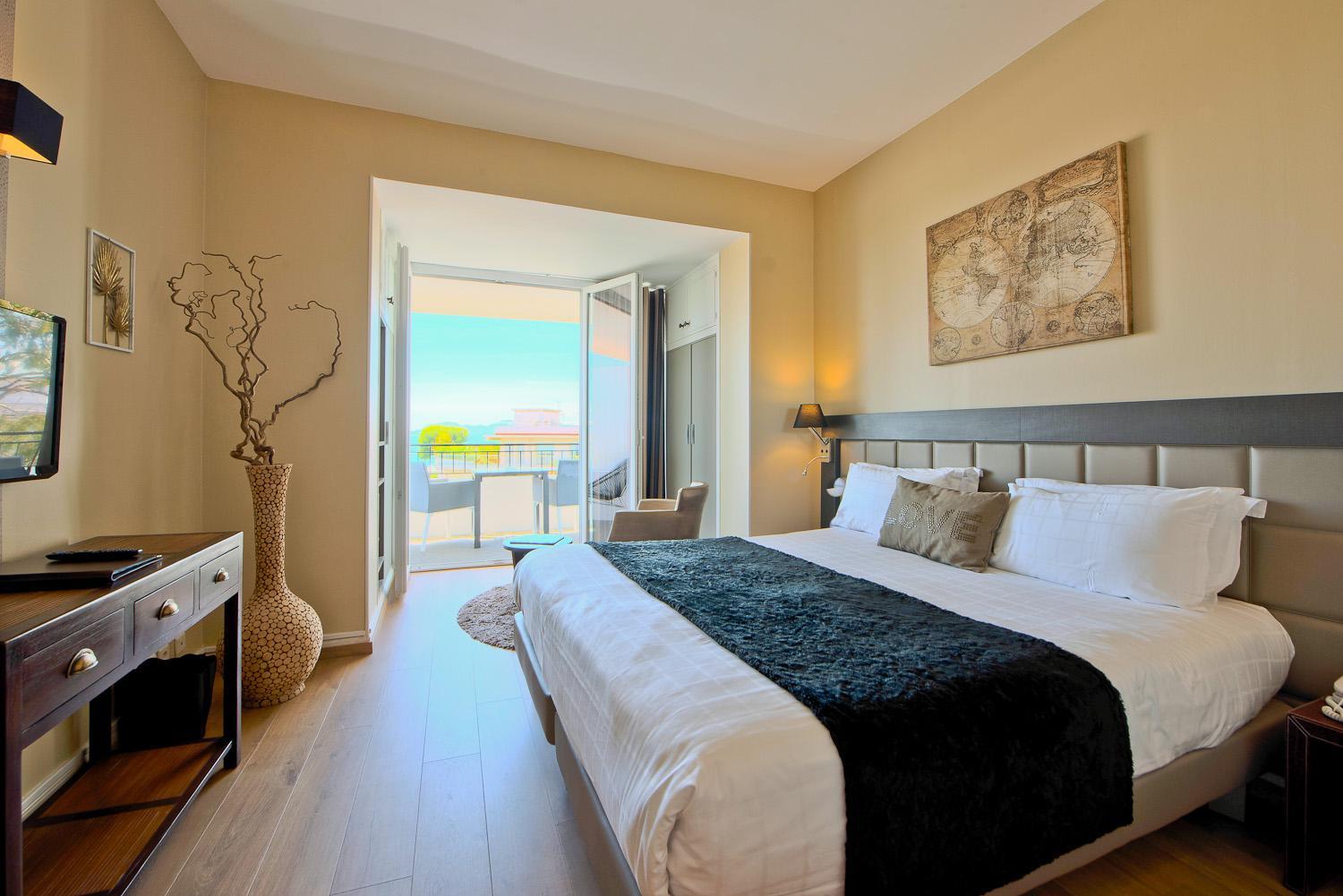 Superior Double Room with Sea View - Photo 5