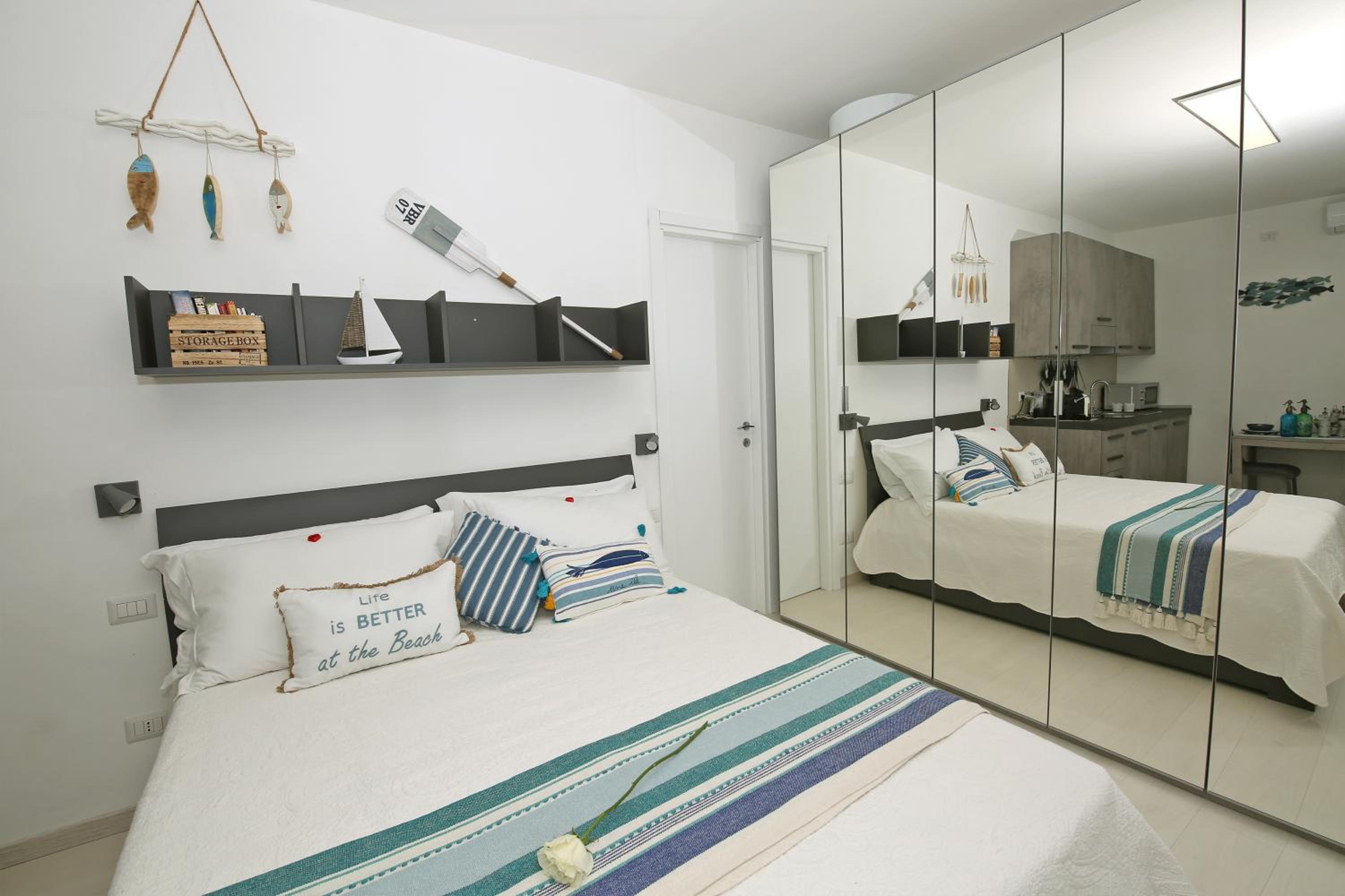 One-Bedroom Apartment photo 2