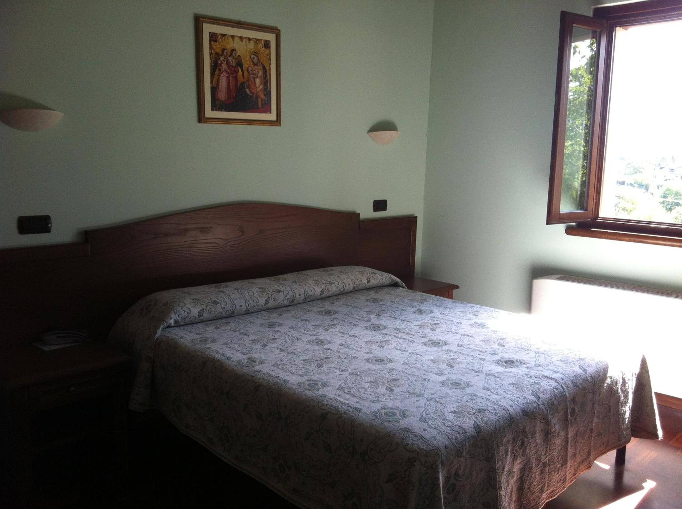 Quadruple Room with Balcony - Photo 2