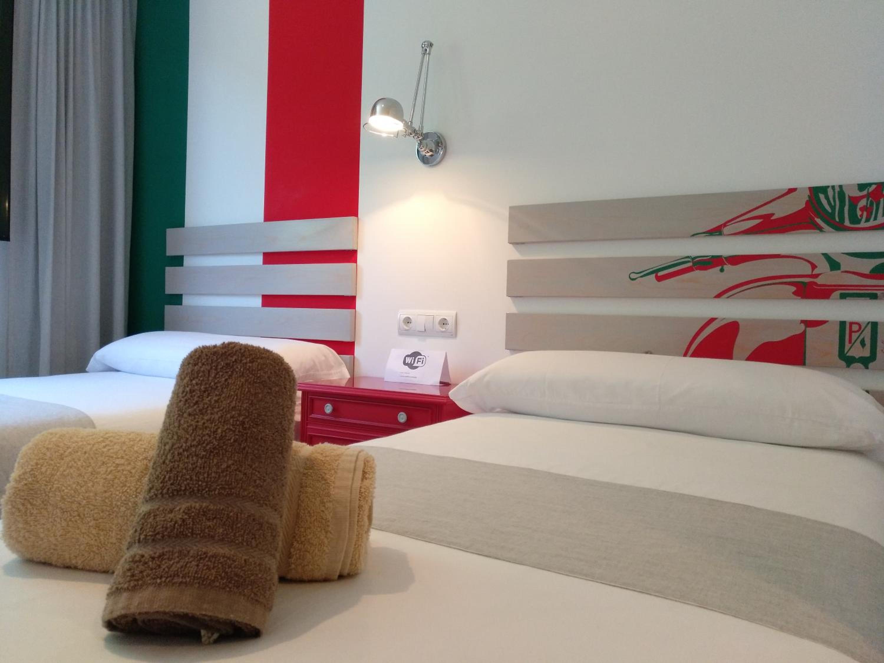 Twin Room with Private Bathroom photo 3