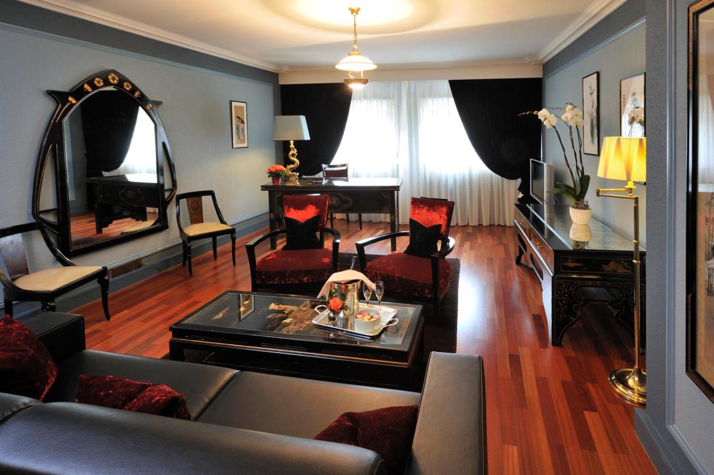 Junior Suite with Queen Bed