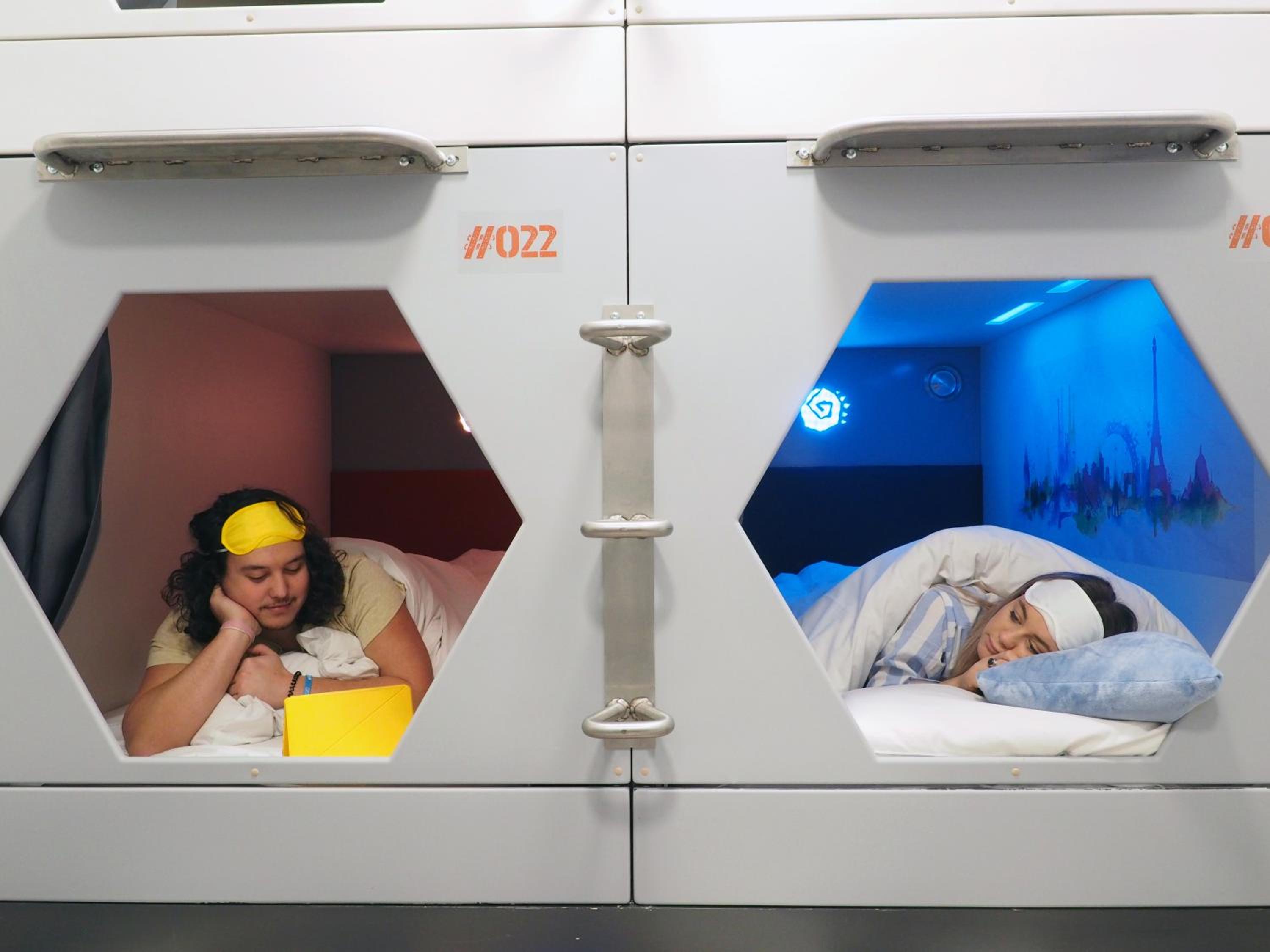 Capsule in Private 26 Capsule Room with Shared Bathroom   photo 1