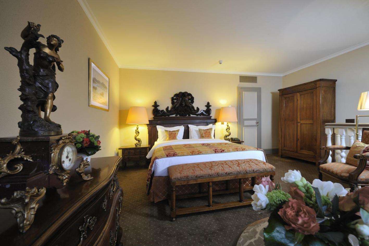 Duplex Suite with Queen Bed thumbnail 6