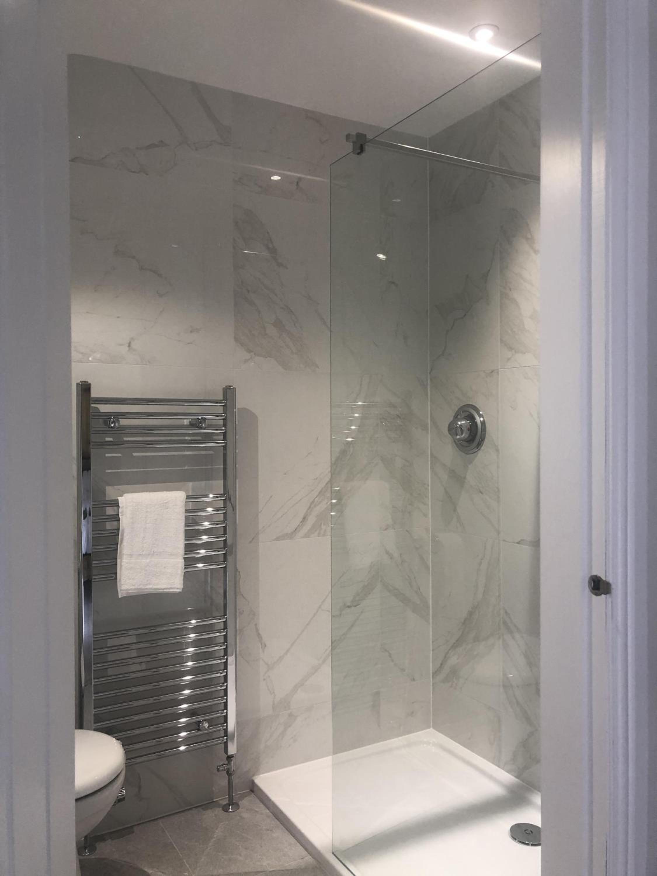 Double Room with Private Bathroom - Photo 4