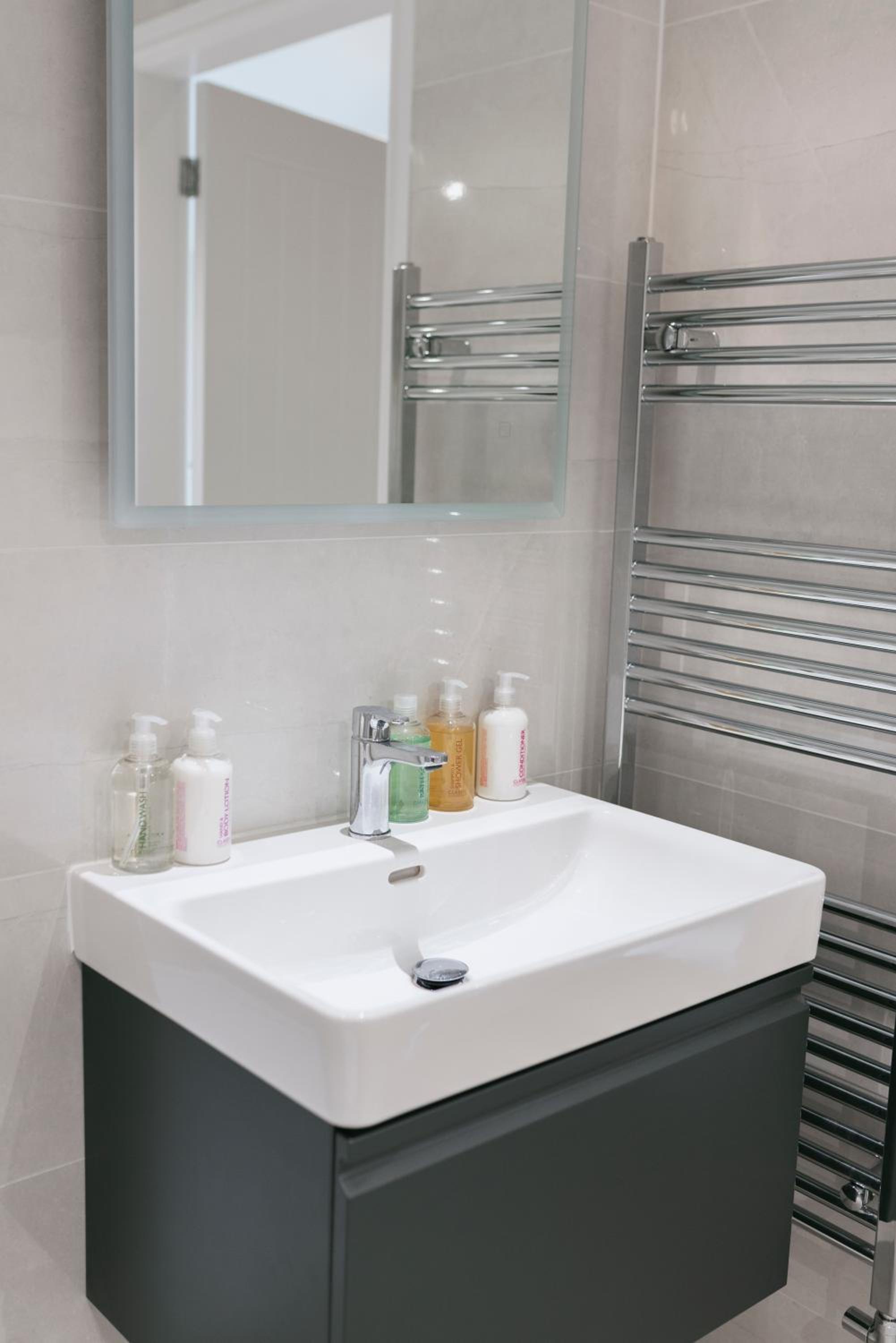 Double Room with Private Bathroom - Photo 6