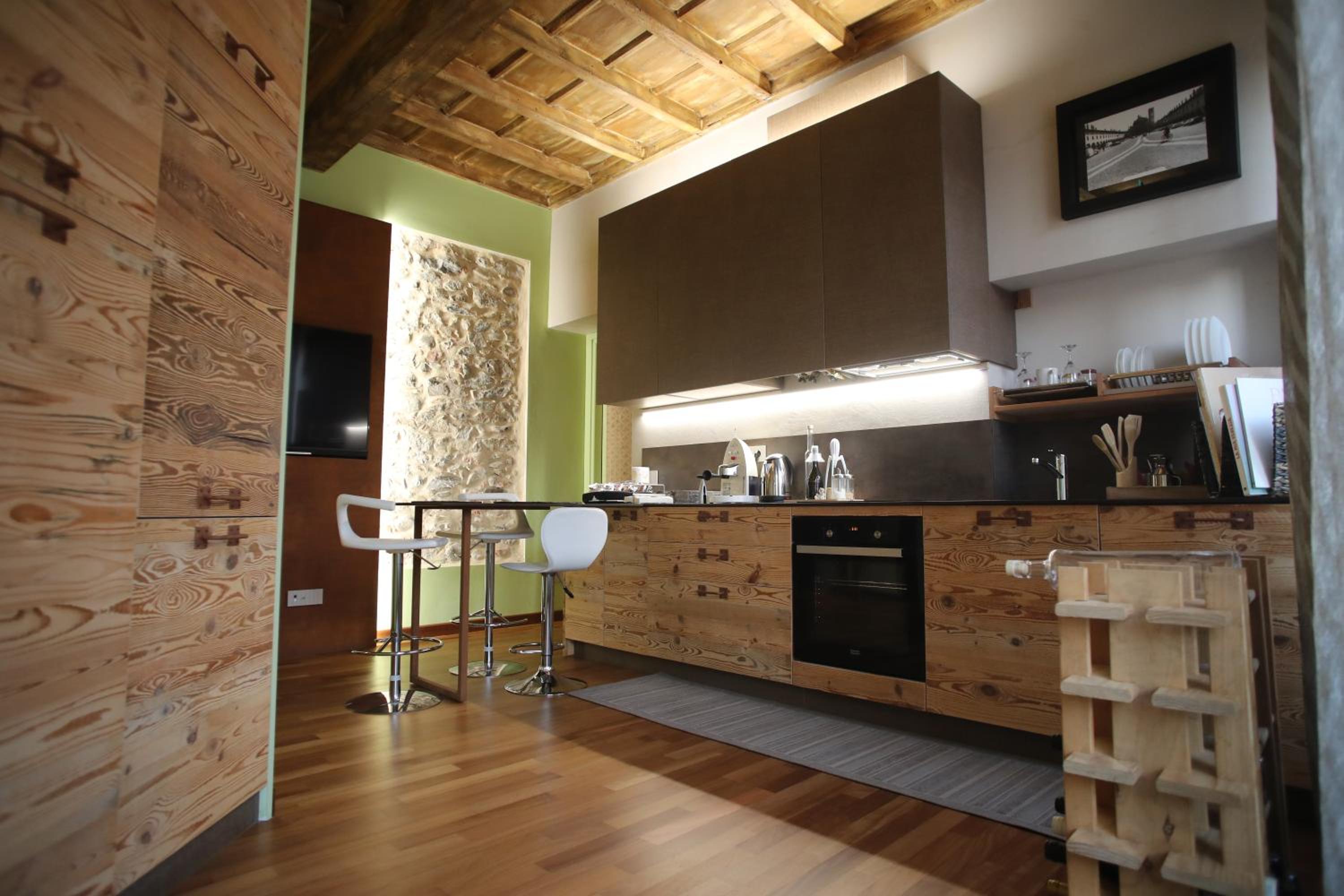 Deluxe Double Room with Shower - Photo 8