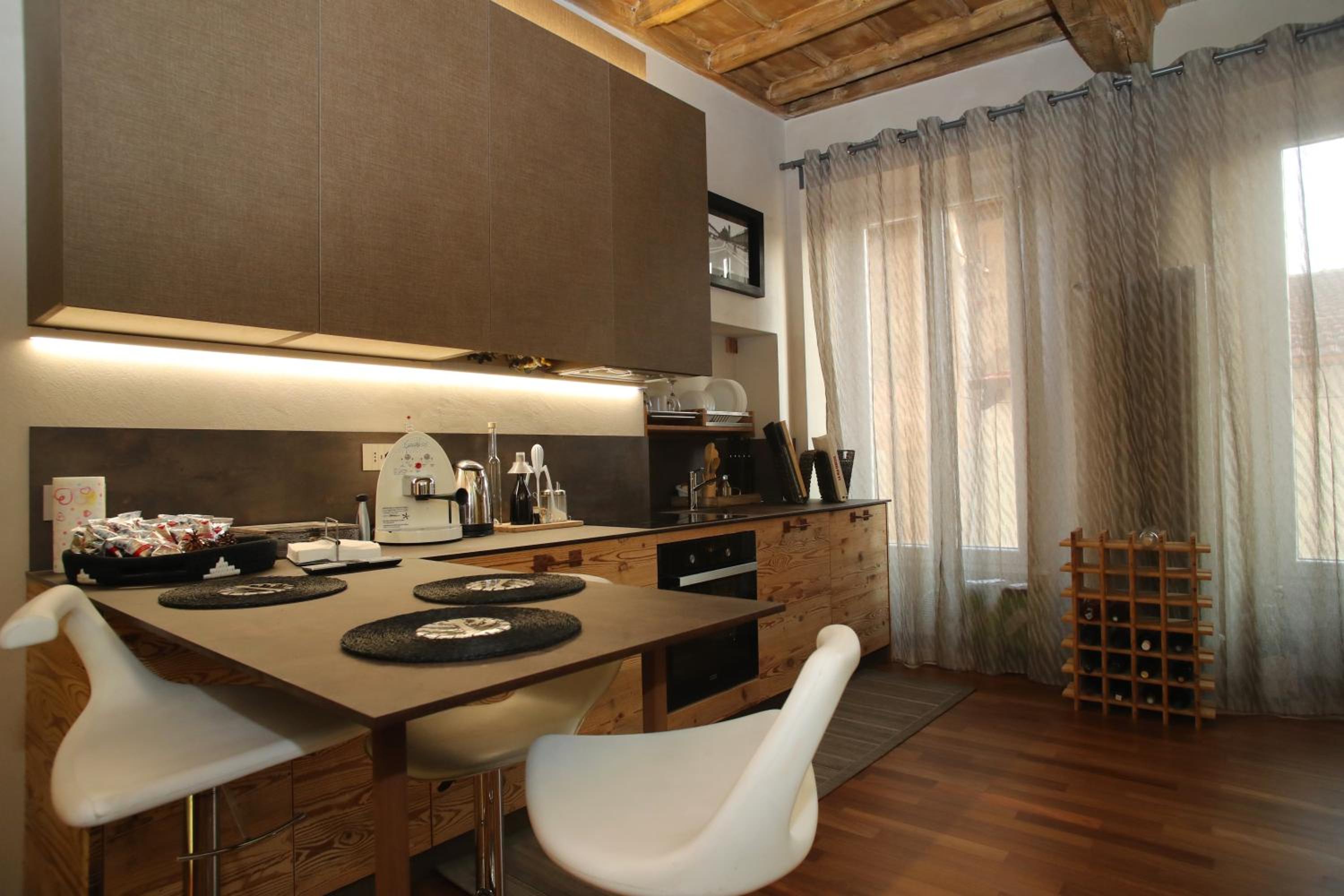 Deluxe Double Room with Shower - Photo 6