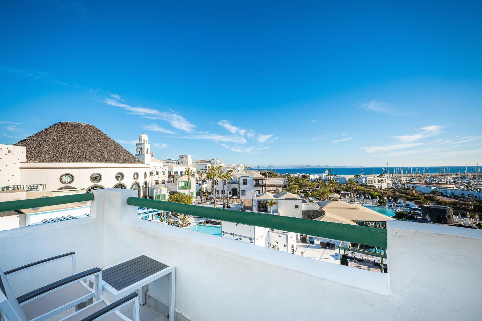 Double or Twin Room with Sea View (2 adults + 2 children) photo 3