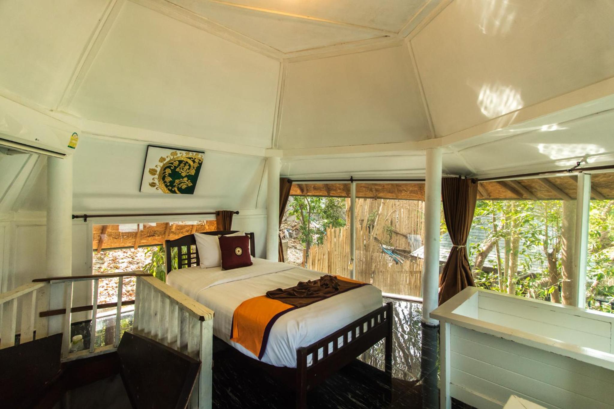 Family Bungalow with Sea View (Happy Love Seaview I) photo 2