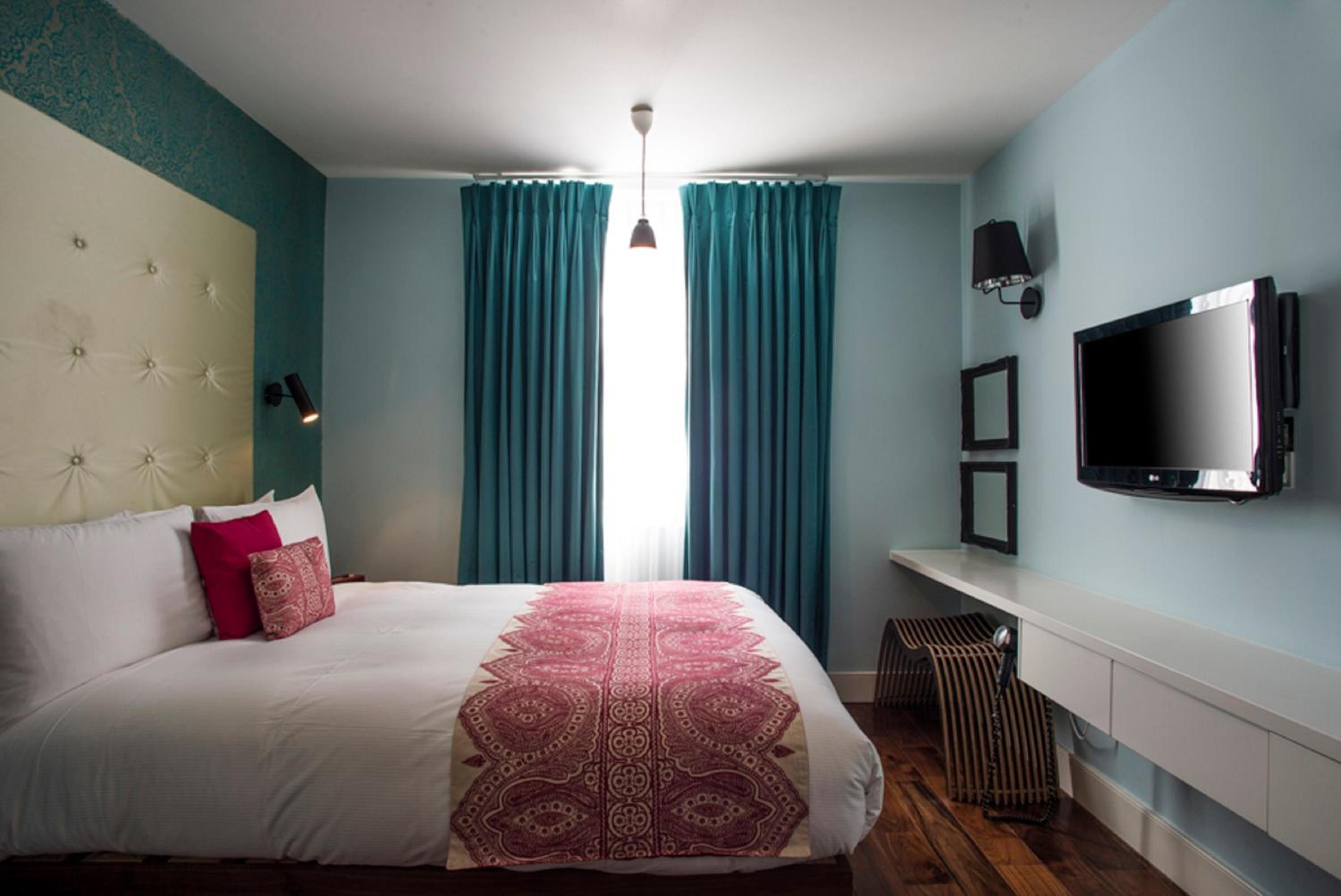 Luxury 1-Bed Apartment with Patio photo 3