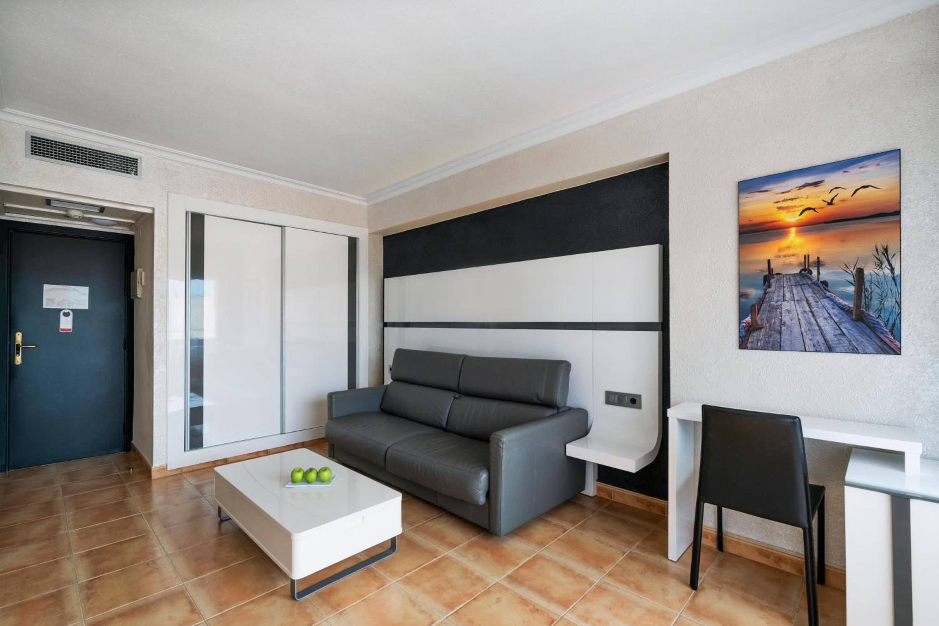 Junior Suite with Spa Access thumbnail 5
