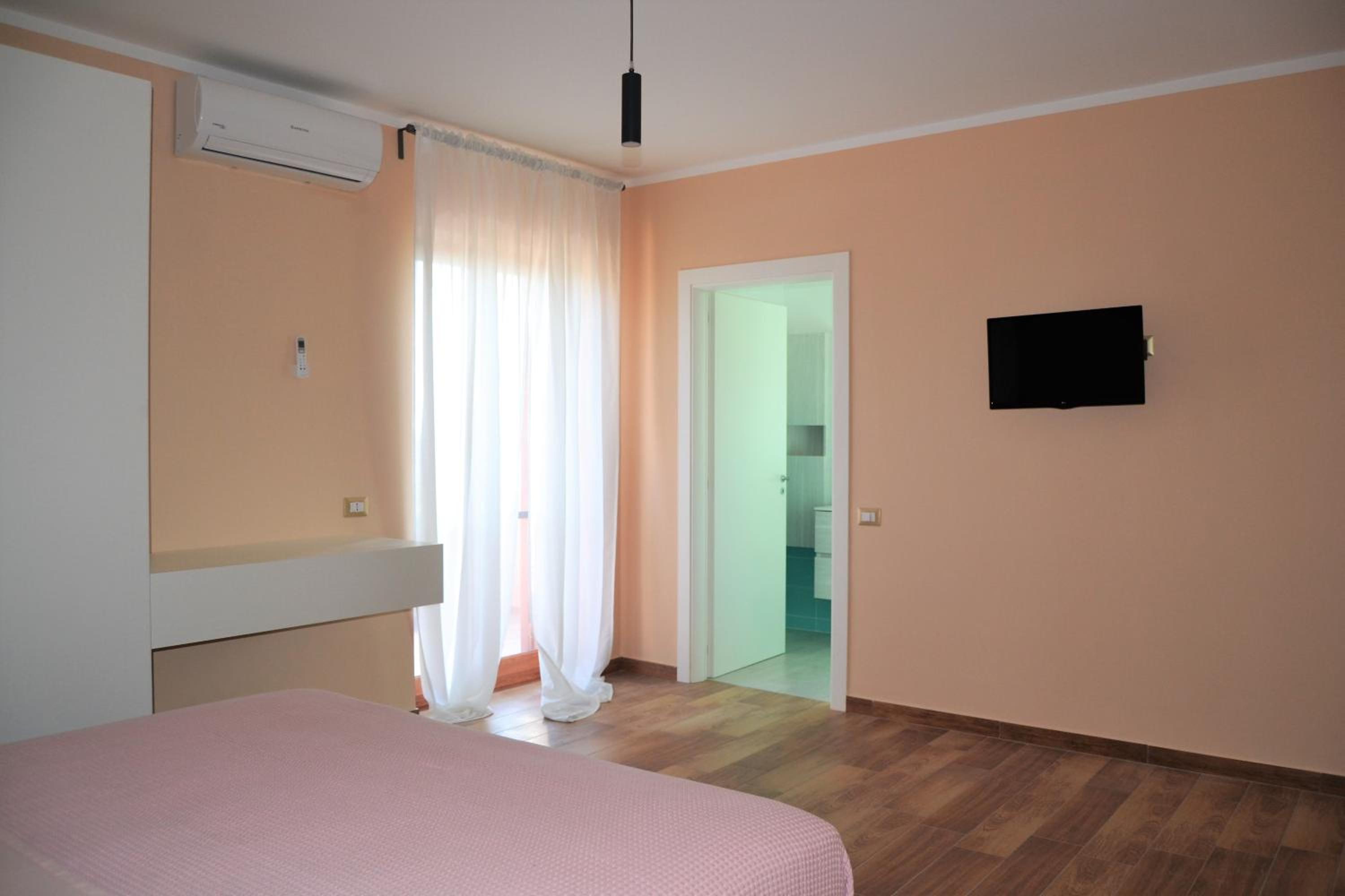 Deluxe Double Room with Extra Bed photo 3