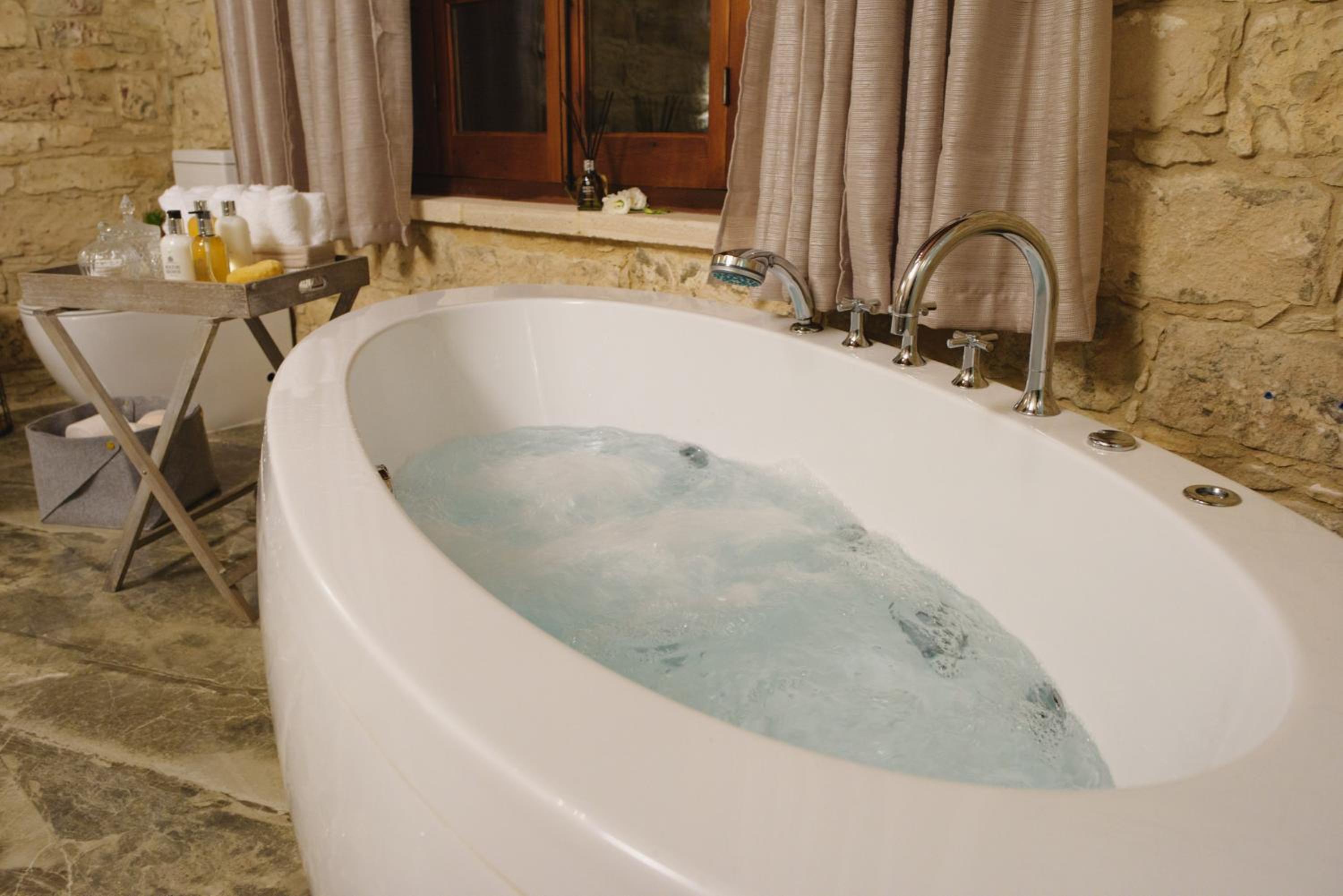 Deluxe Queen Suite - Photo 15