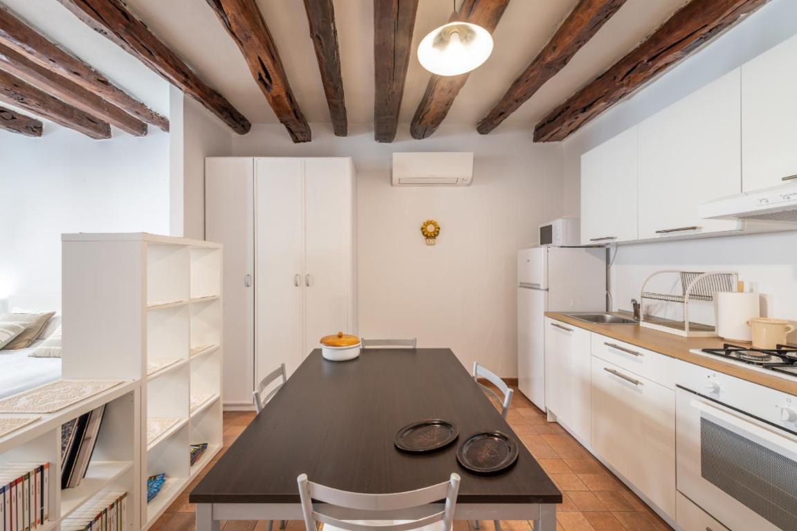 Studio Apartment - Photo 15