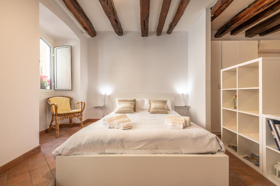 Studio Apartment - Photo 17