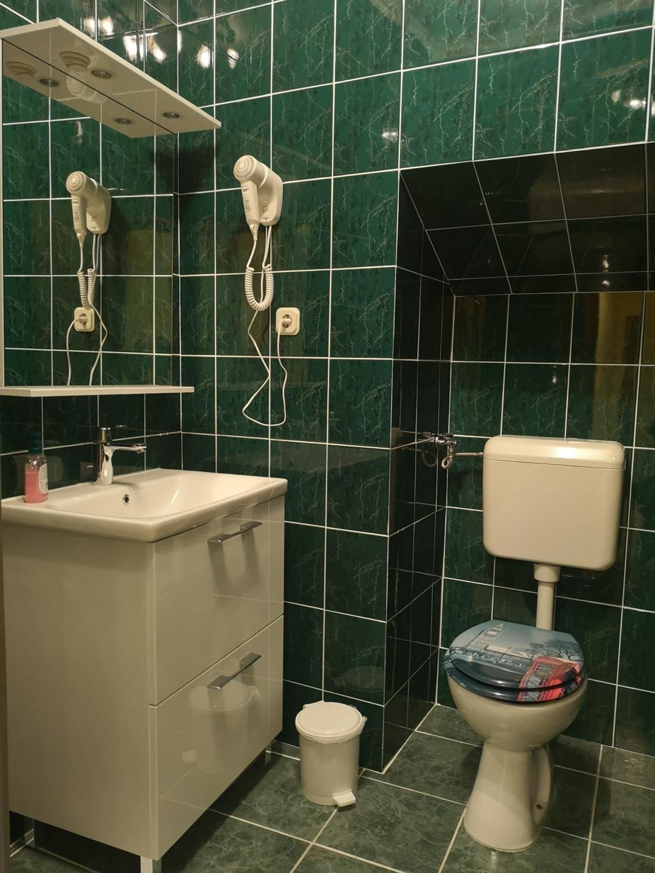 One-Bedroom Apartment - Photo 29