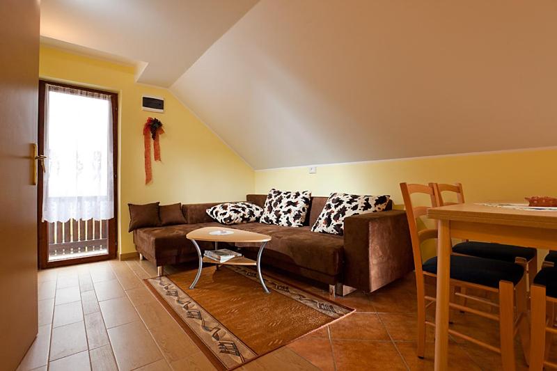 Two-Bedroom House - Photo 3