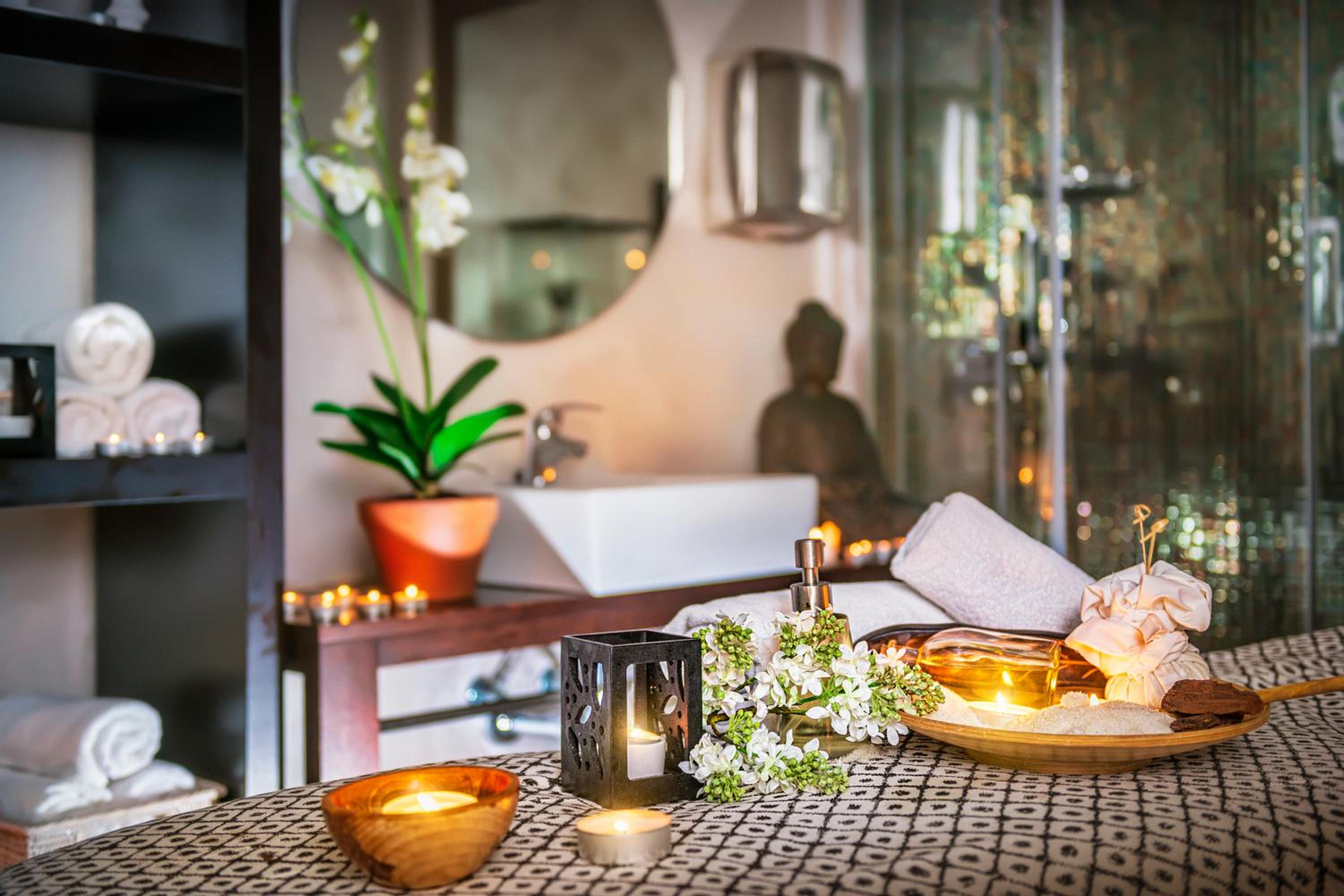 Deluxe Room with Massage Session and with Spa Access